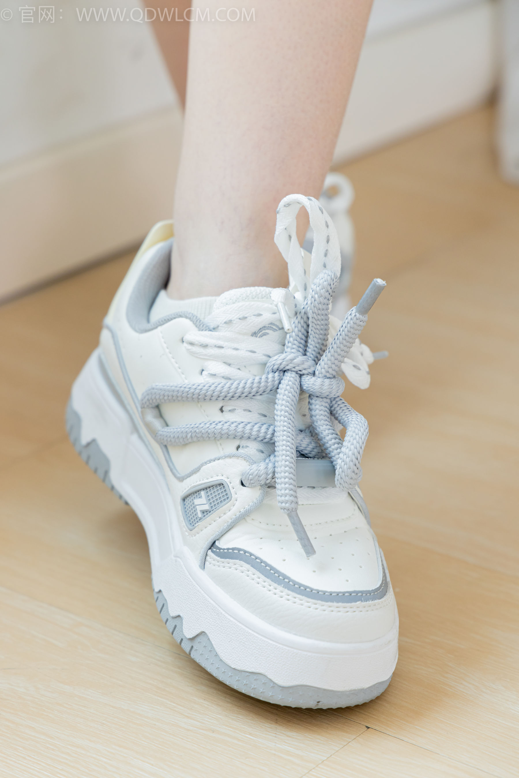 物恋传媒 No.2348 小曦 - 板鞋、白棉袜、裸足/(155P)