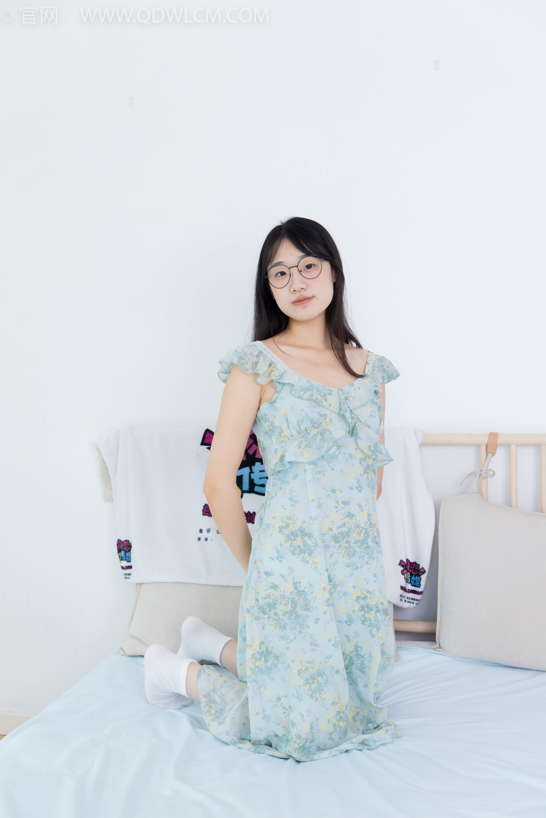 物恋传媒 No.2350 小椿 - 高跟鞋、白棉袜、裸足/(150P)