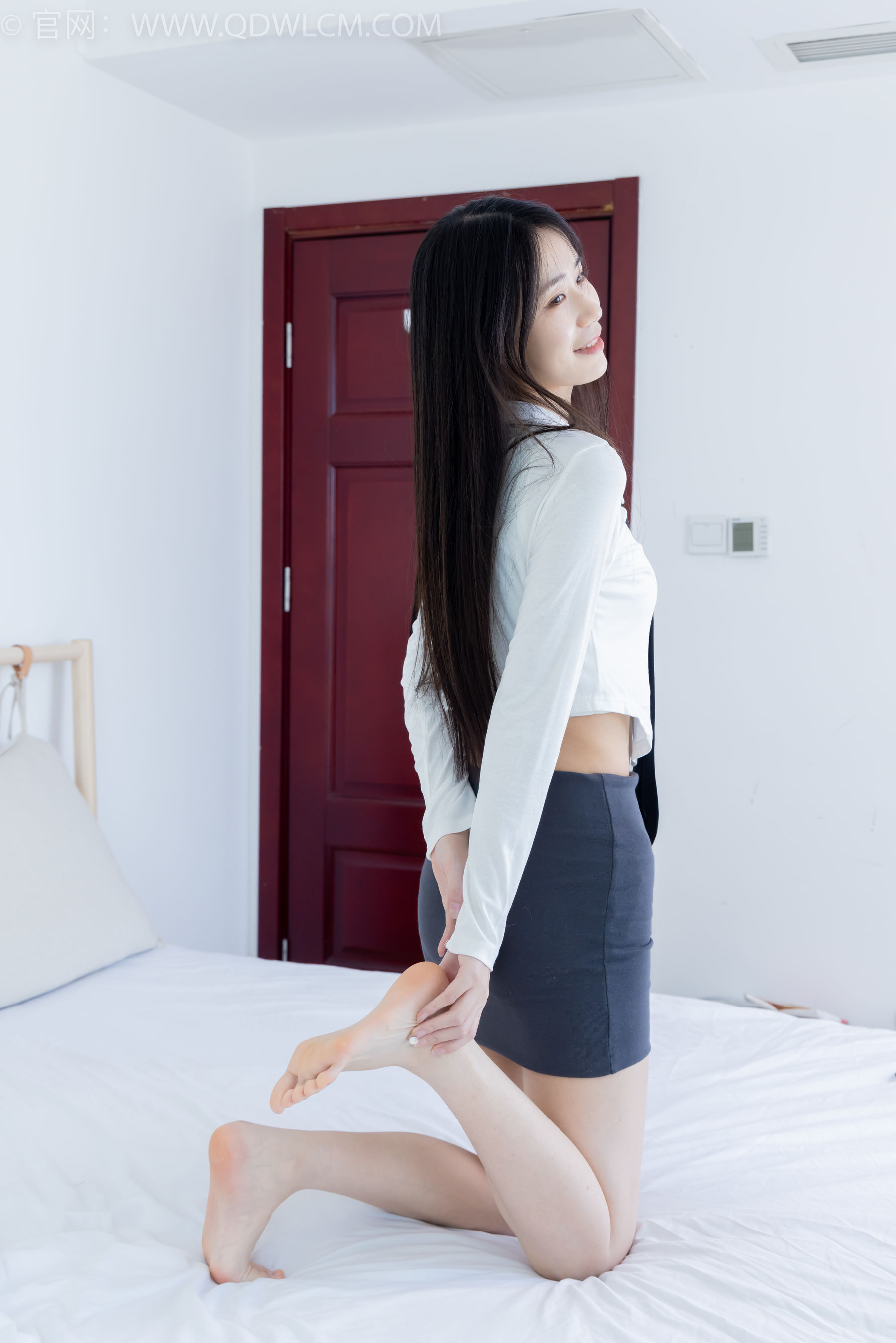 物恋传媒 No.2346 菜菜 - 运动鞋、厚黑丝、裸足/(167P)