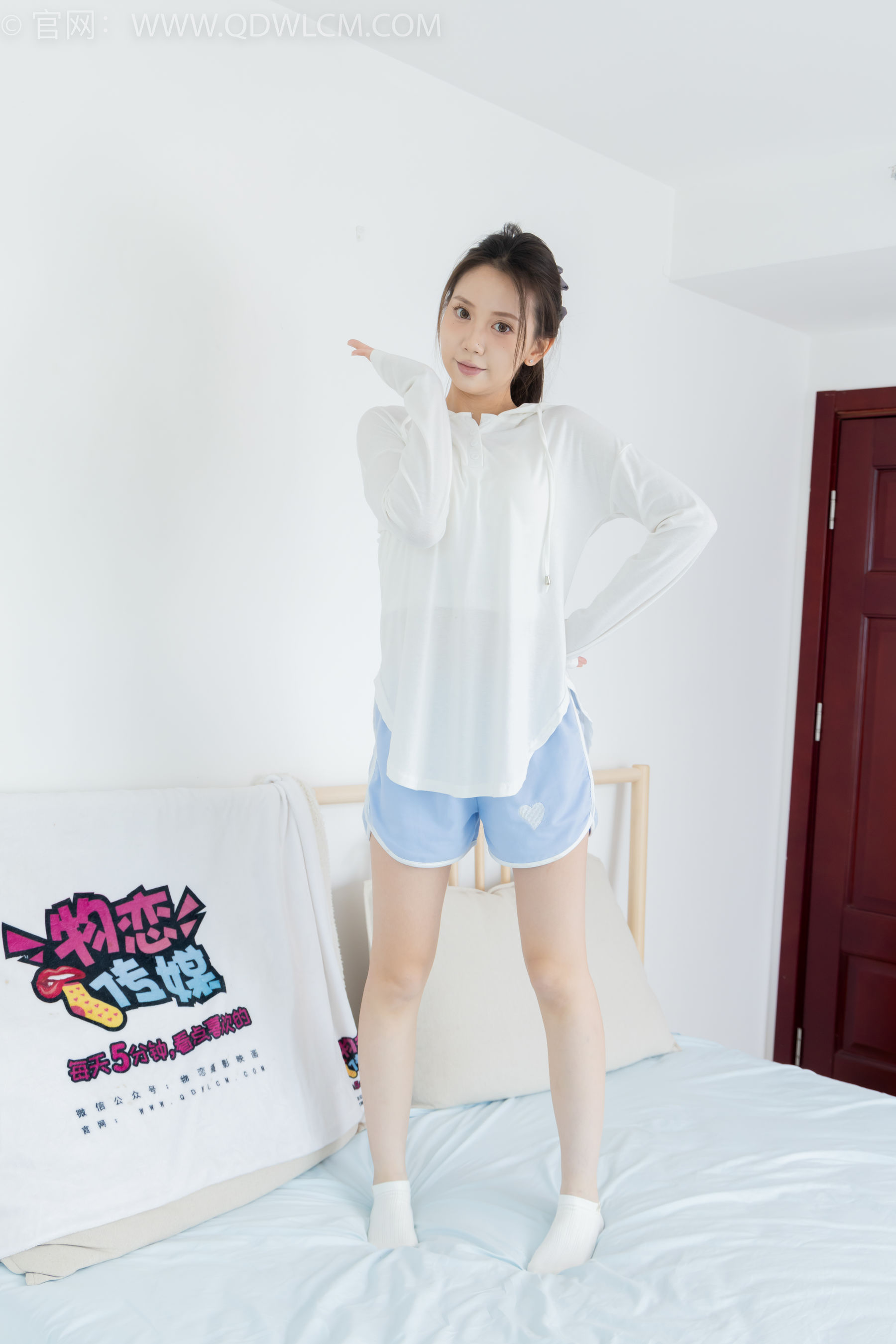 物恋传媒 No.2348 小曦 - 板鞋、白棉袜、裸足/(155P)