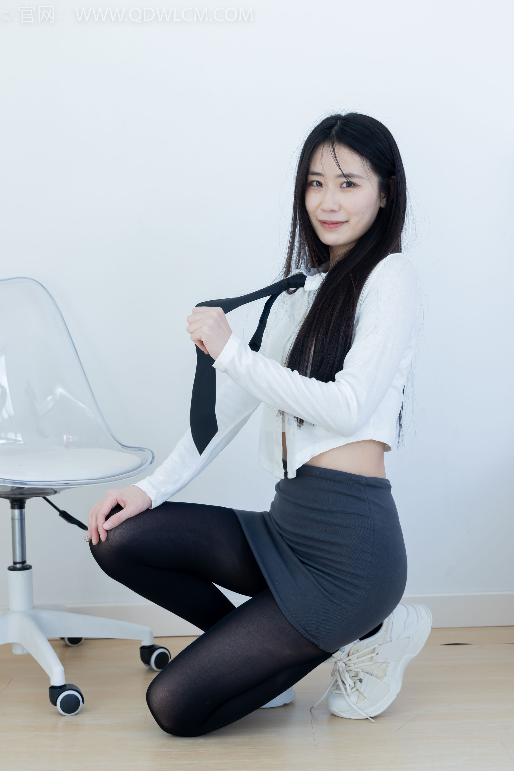 物恋传媒 No.2346 菜菜 - 运动鞋、厚黑丝、裸足/(167P)