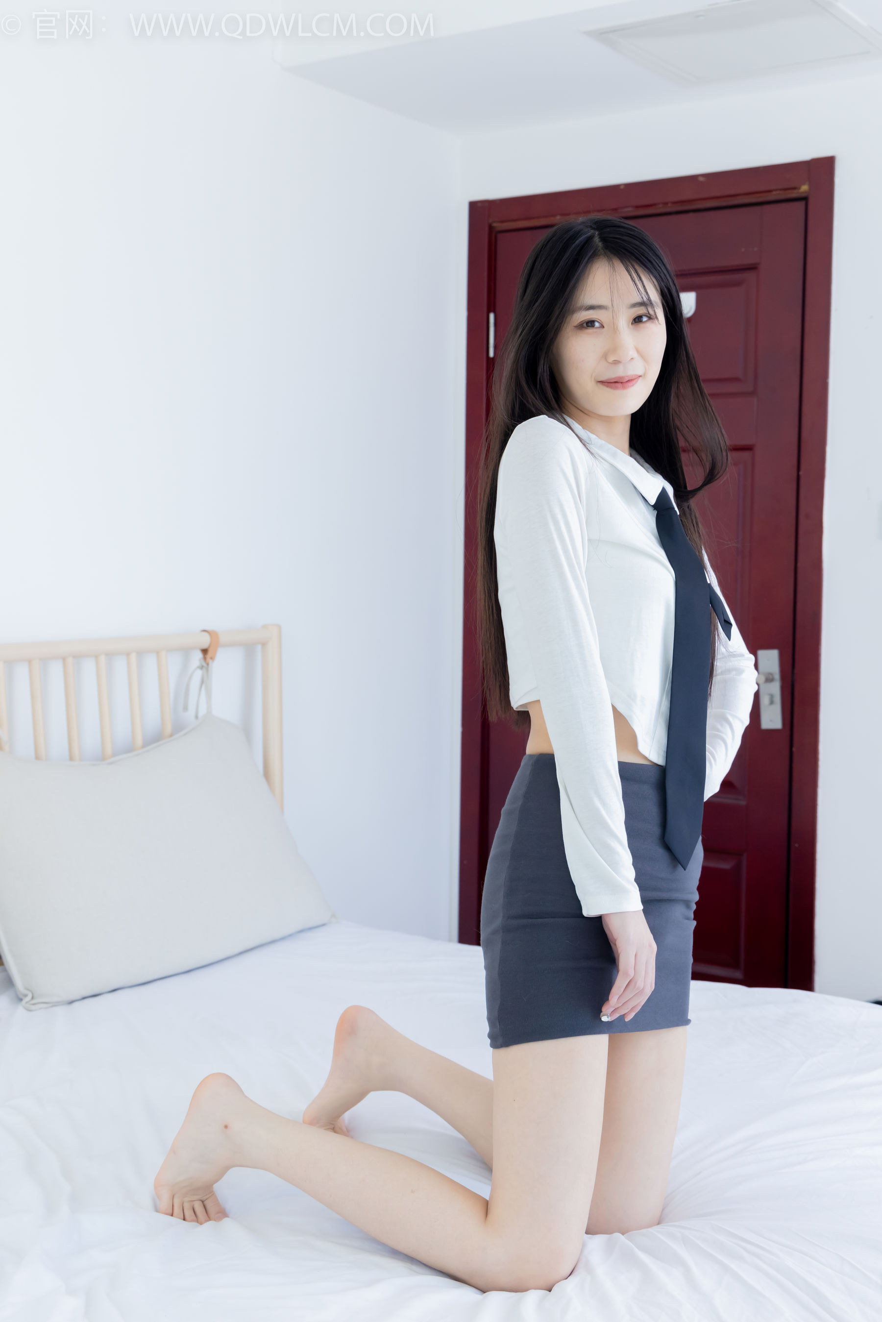 物恋传媒 No.2346 菜菜 - 运动鞋、厚黑丝、裸足/(167P)