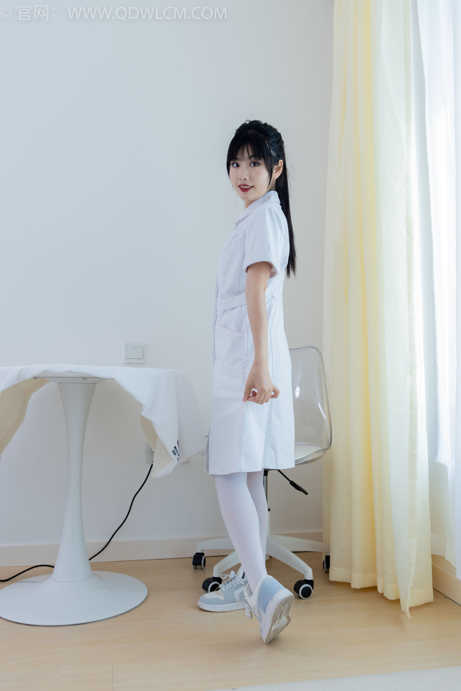 物恋传媒 No.2347 米米 - 板鞋、自然穿脏厚白丝、护士服/(170P)