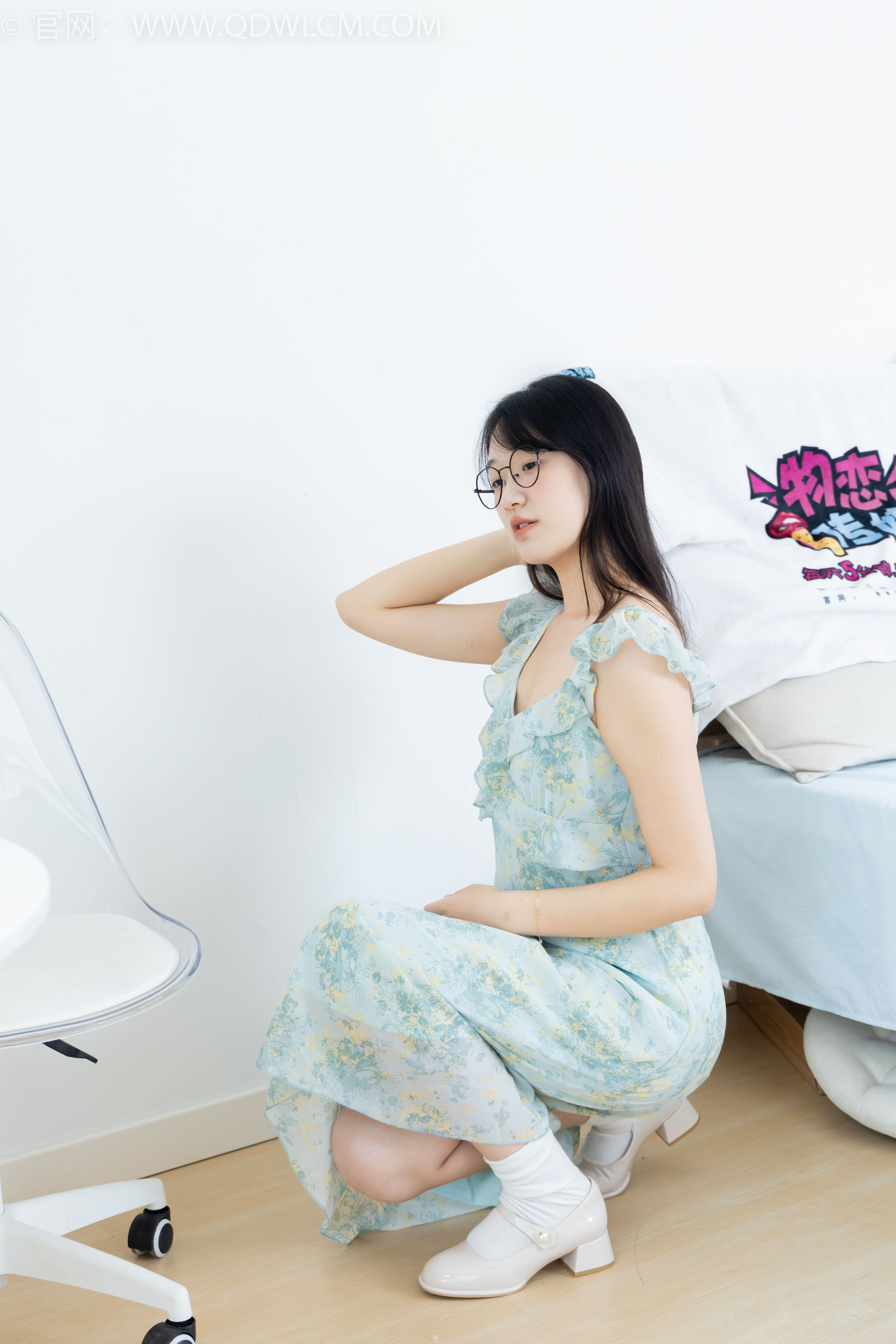 物恋传媒 No.2350 小椿 - 高跟鞋、白棉袜、裸足/(150P)