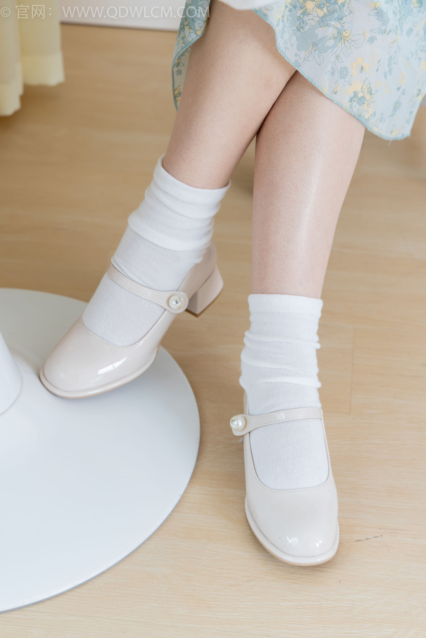 物恋传媒 No.2350 小椿 - 高跟鞋、白棉袜、裸足/(150P)