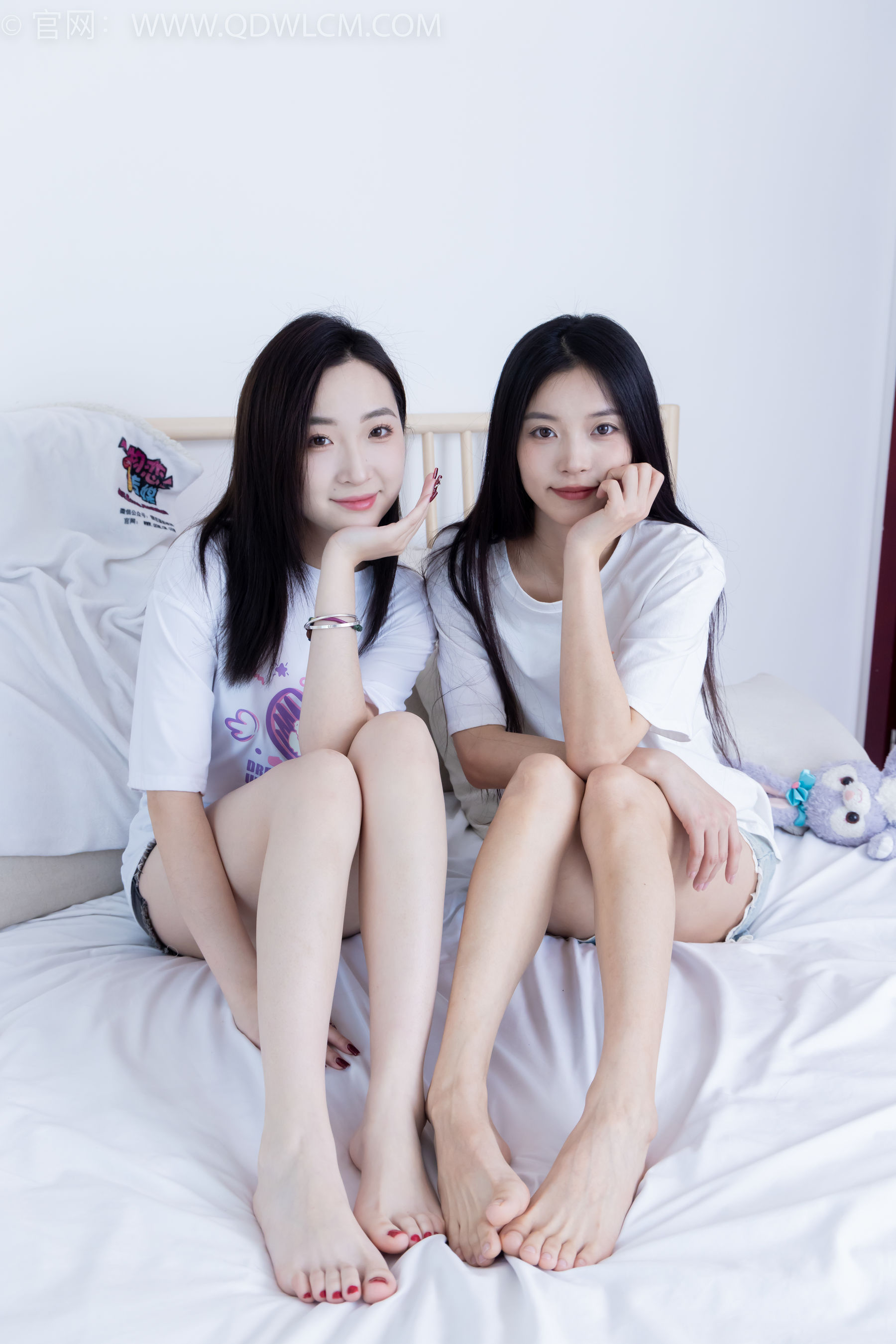 物恋传媒 No.2345 茯苓&恬恬 - 两双板鞋、红棉袜、绿棉袜、裸足/(165P)