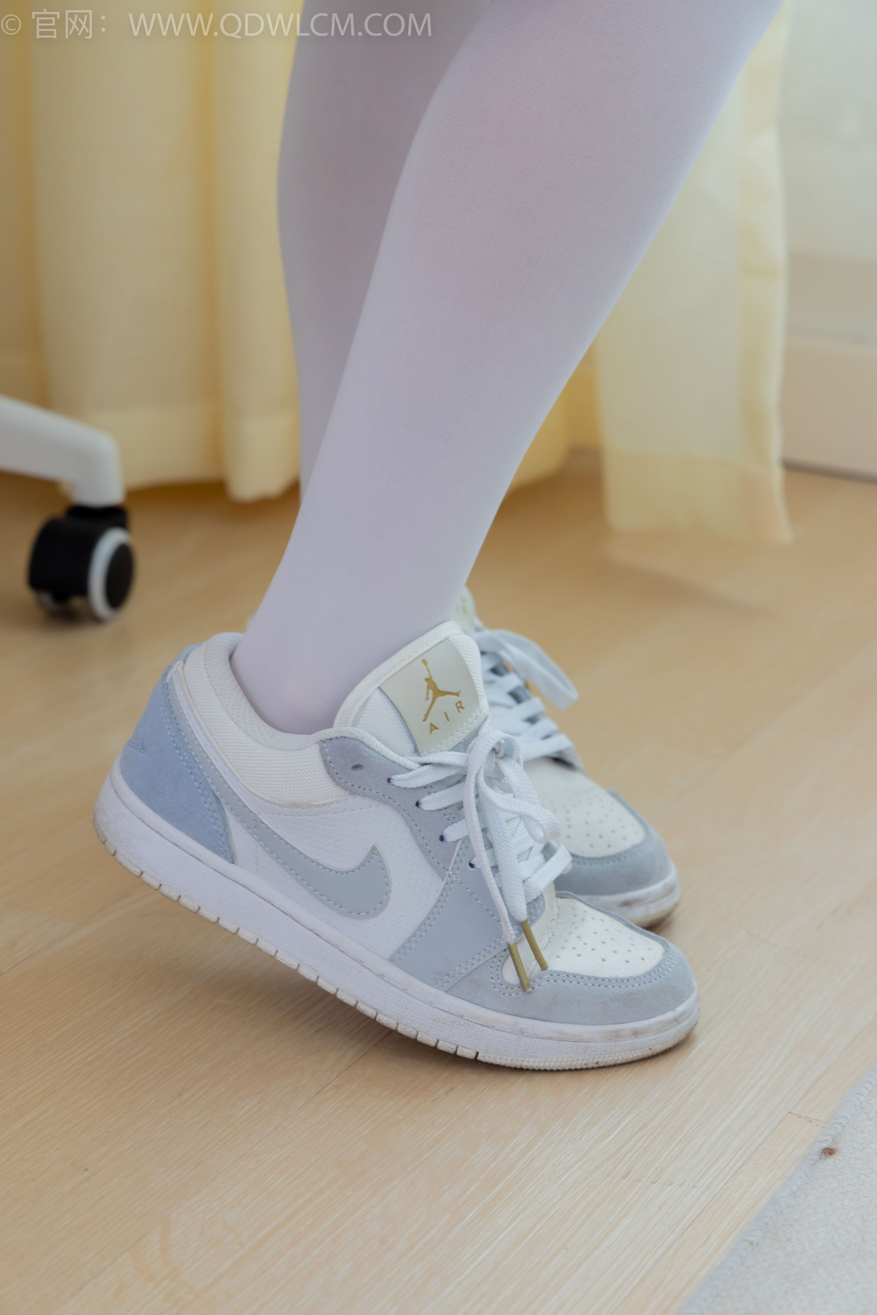 物恋传媒 No.2347 米米 - 板鞋、自然穿脏厚白丝、护士服/(170P)