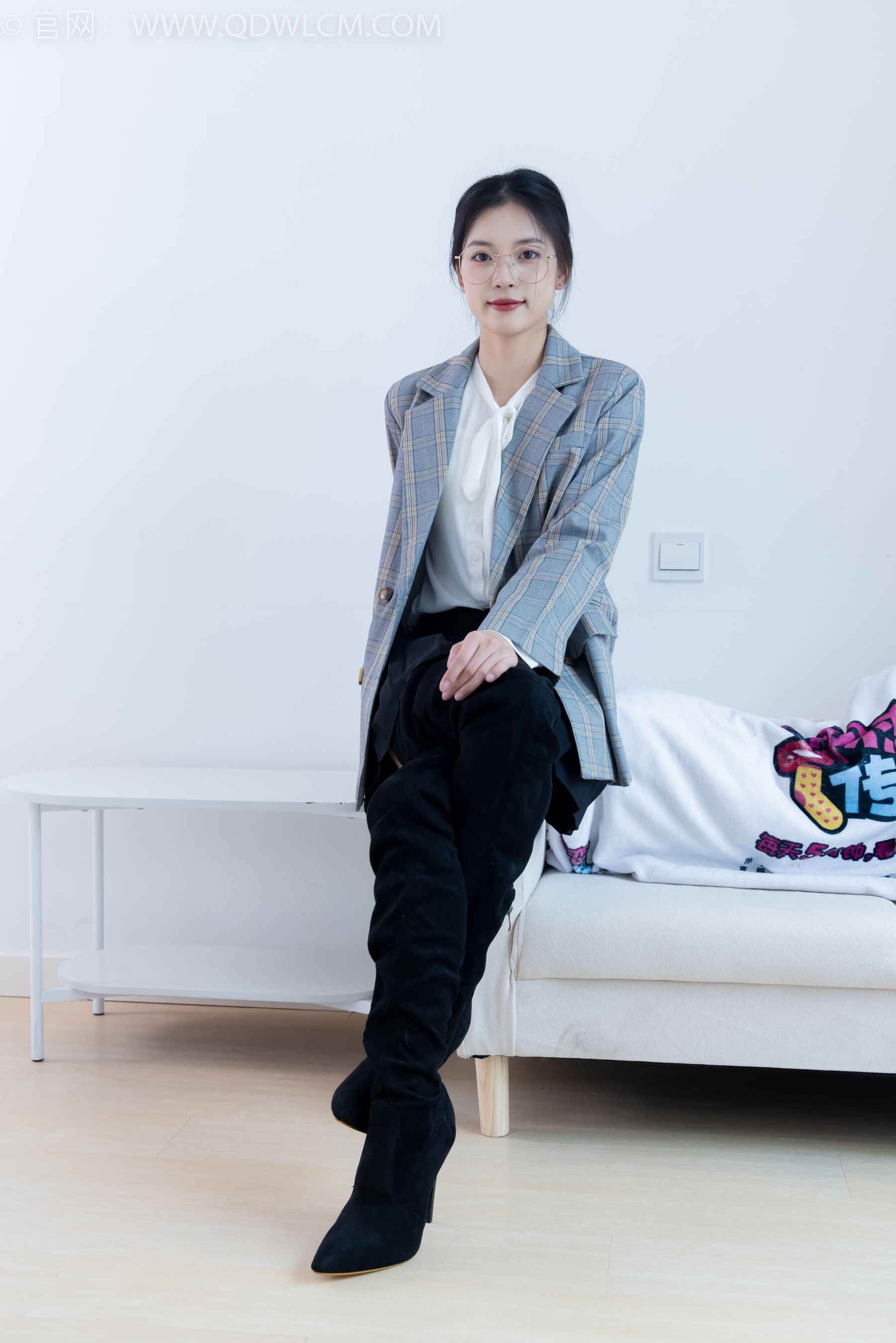 物恋传媒 No.2349 茯苓 - 高跟长靴、高跟凉鞋、厚肉丝、薄黑丝/(175P)