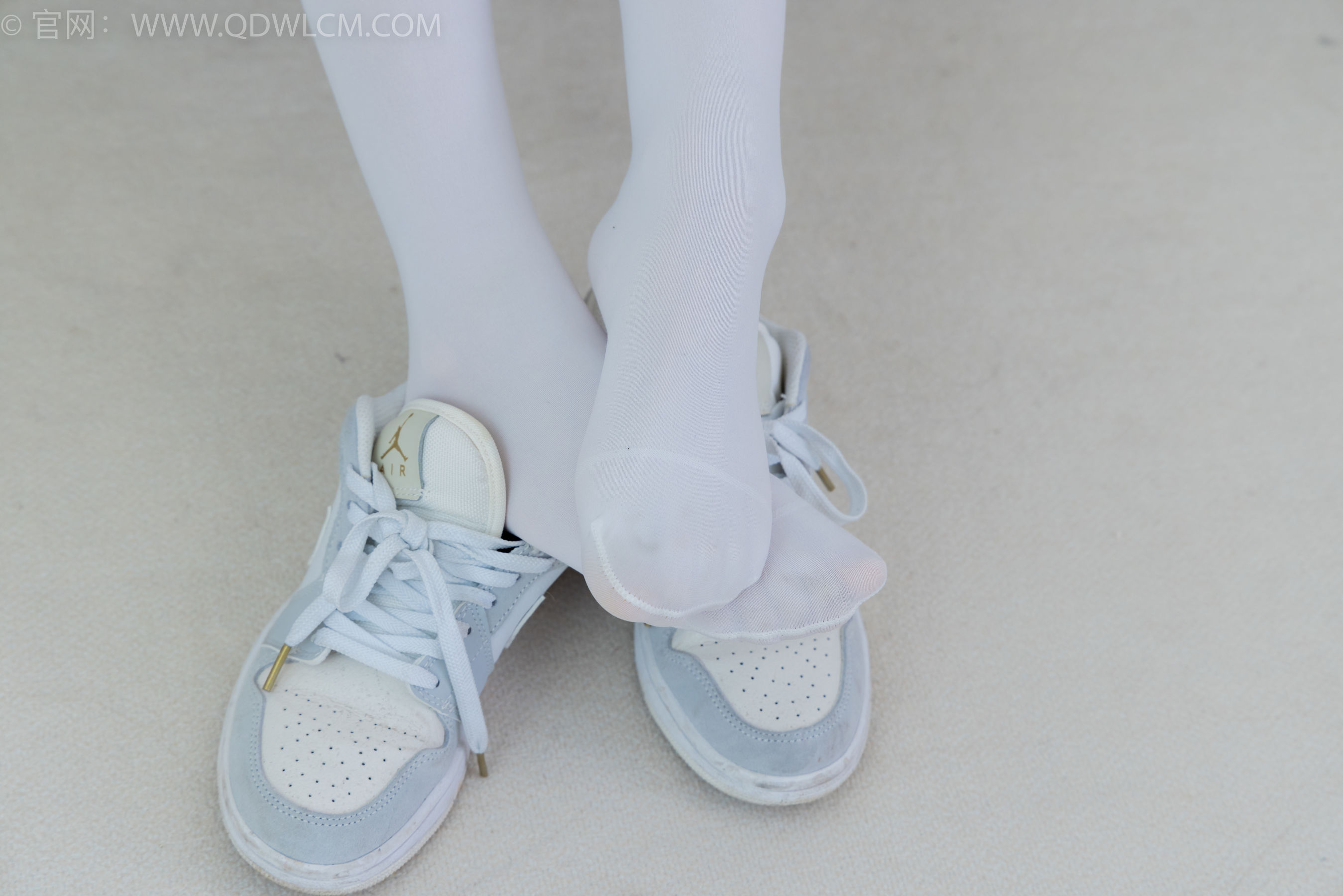 物恋传媒 No.2347 米米 - 板鞋、自然穿脏厚白丝、护士服/(170P)