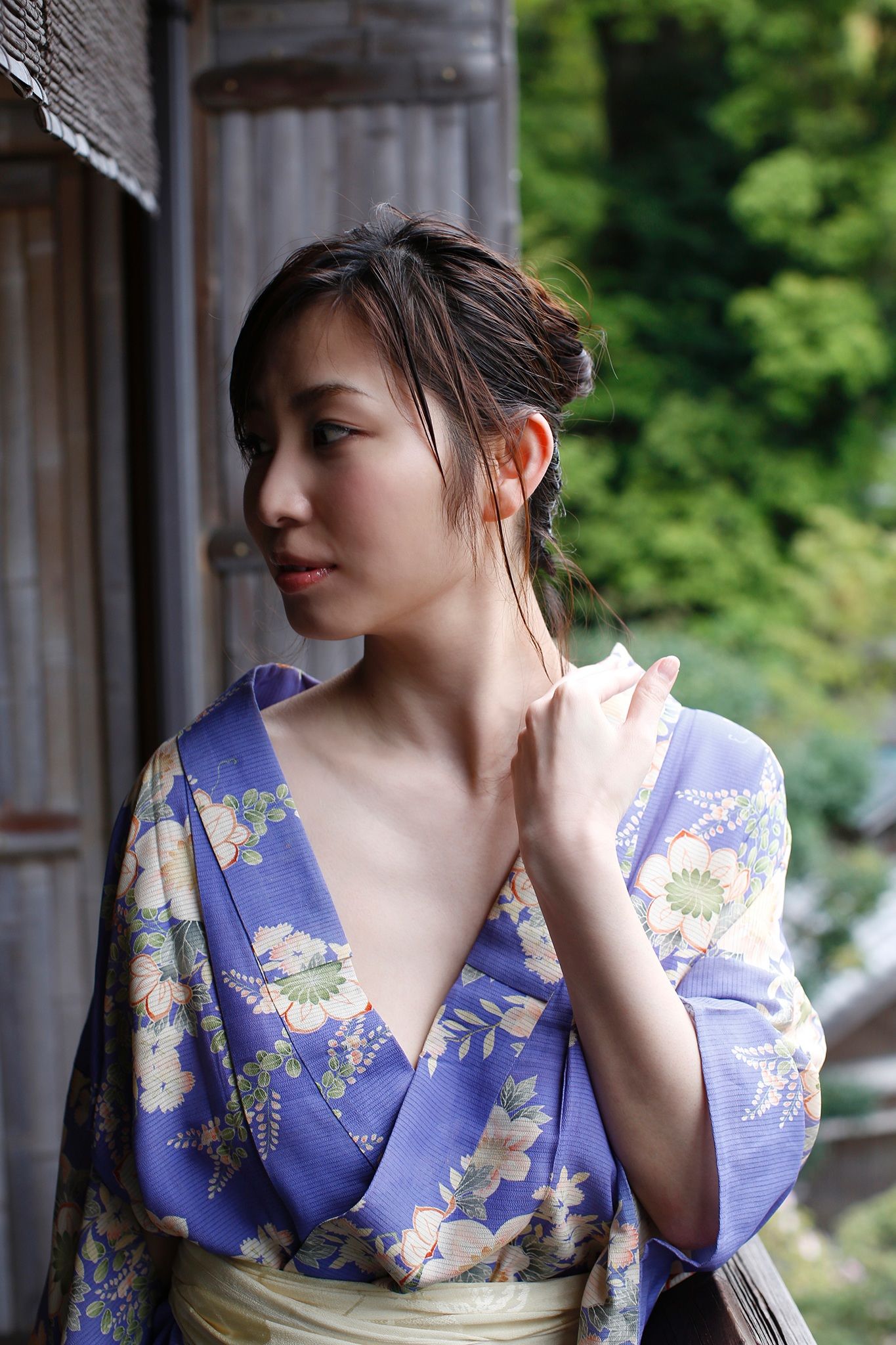 塩地美澄 - 日本一SEXYな美女アナと温泉旅/(88P)