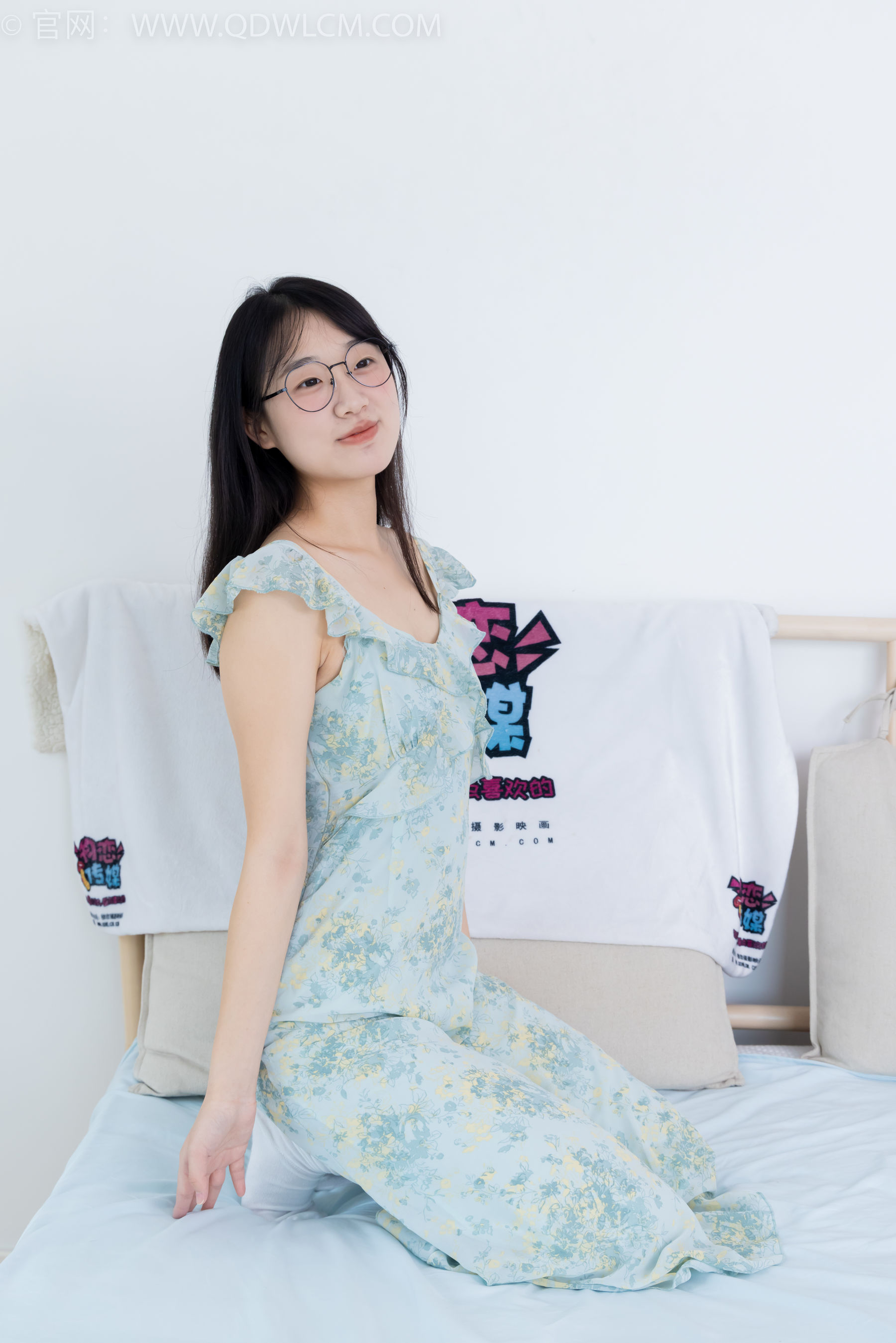 物恋传媒 No.2350 小椿 - 高跟鞋、白棉袜、裸足/(150P)