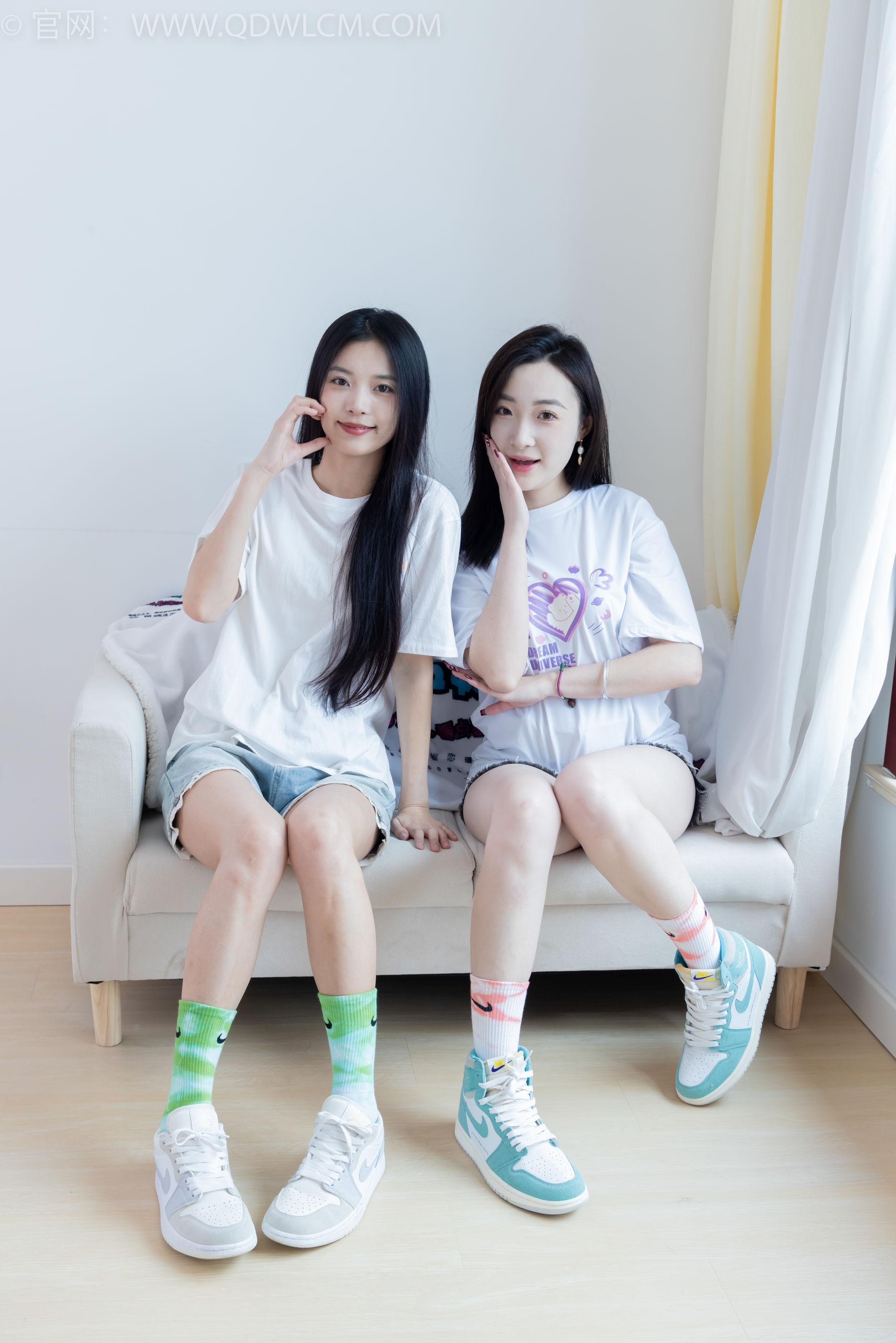 物恋传媒 No.2345 茯苓&恬恬 - 两双板鞋、红棉袜、绿棉袜、裸足/(165P)