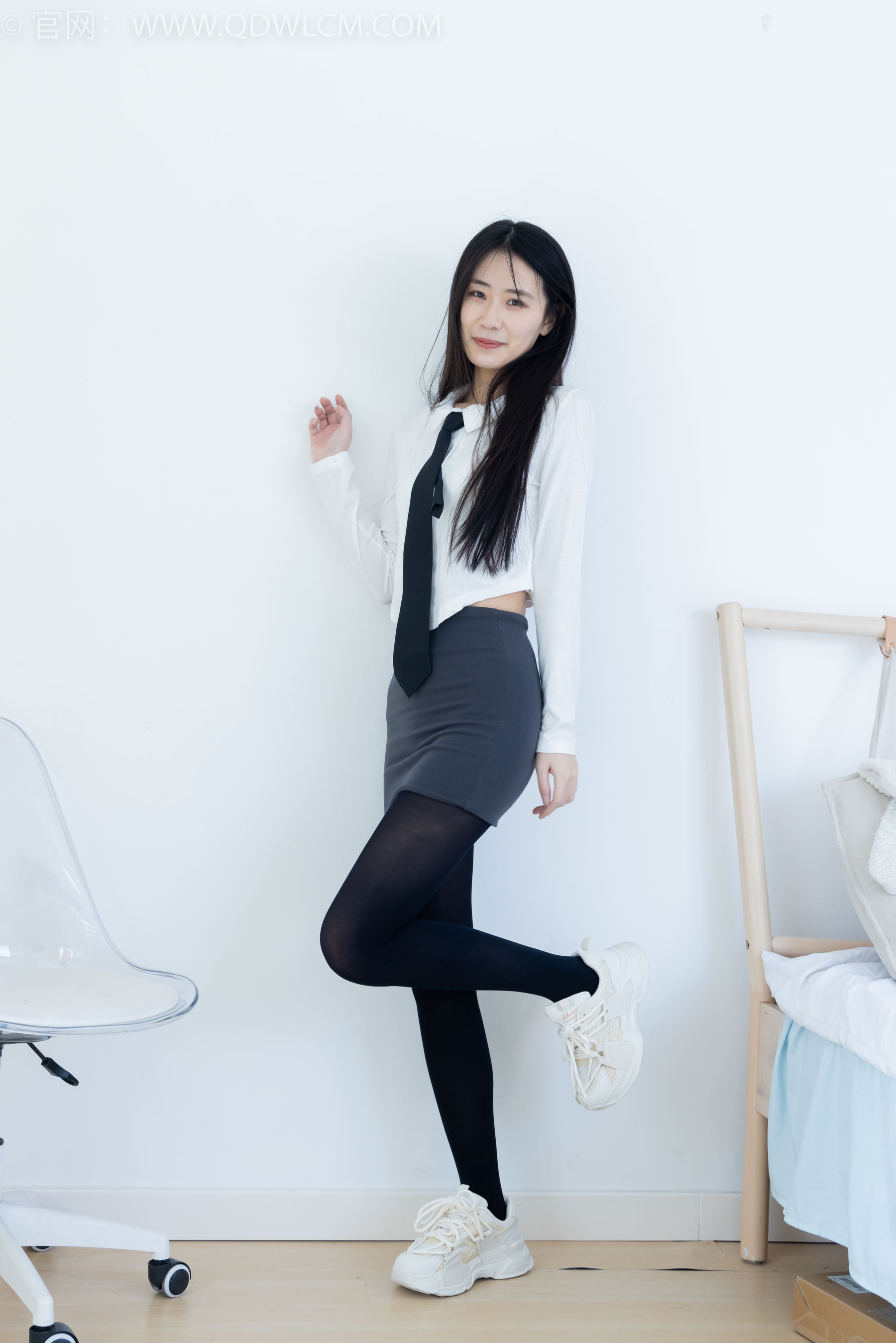 物恋传媒 No.2346 菜菜 - 运动鞋、厚黑丝、裸足/(167P)