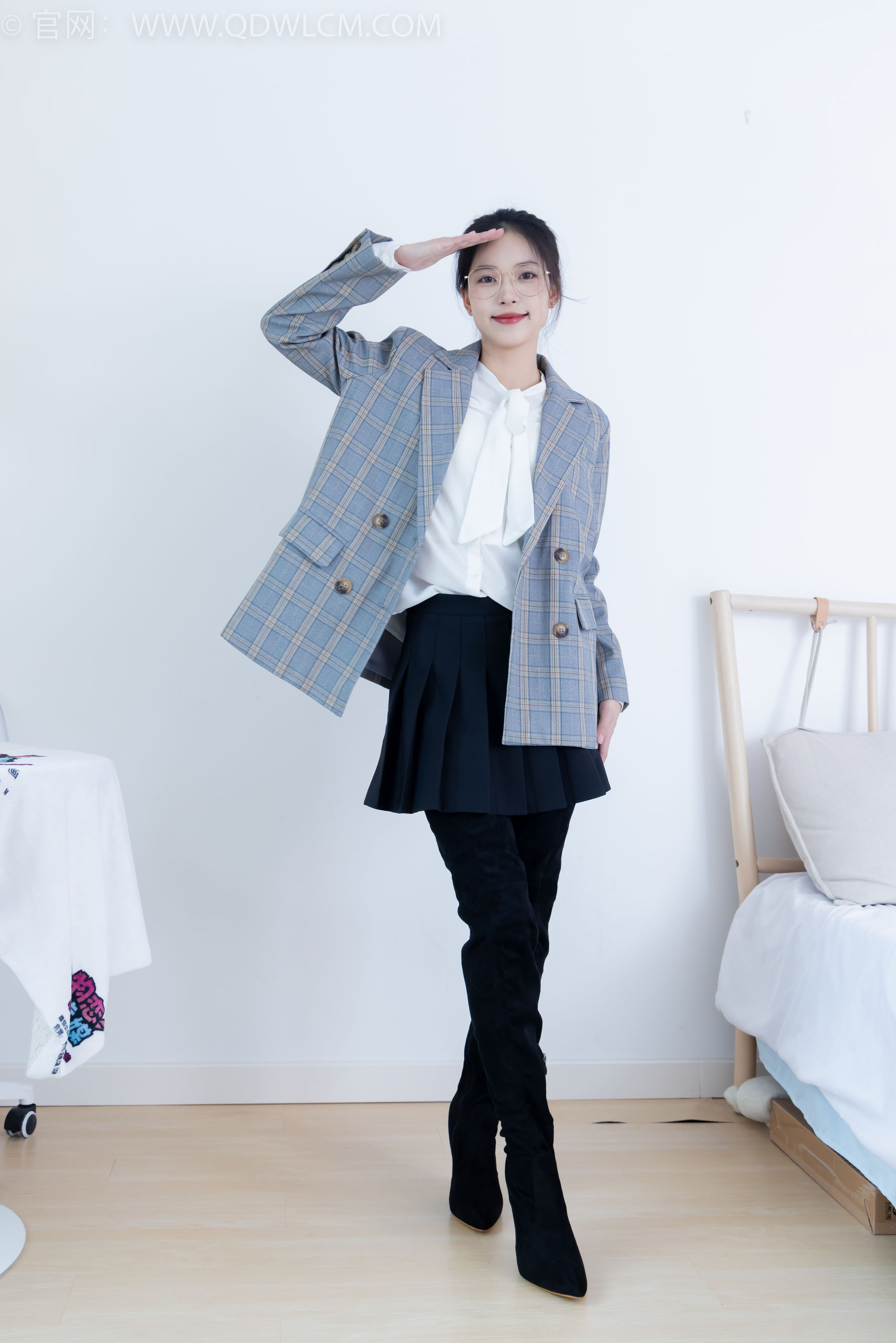 物恋传媒 No.2349 茯苓 - 高跟长靴、高跟凉鞋、厚肉丝、薄黑丝/(175P)