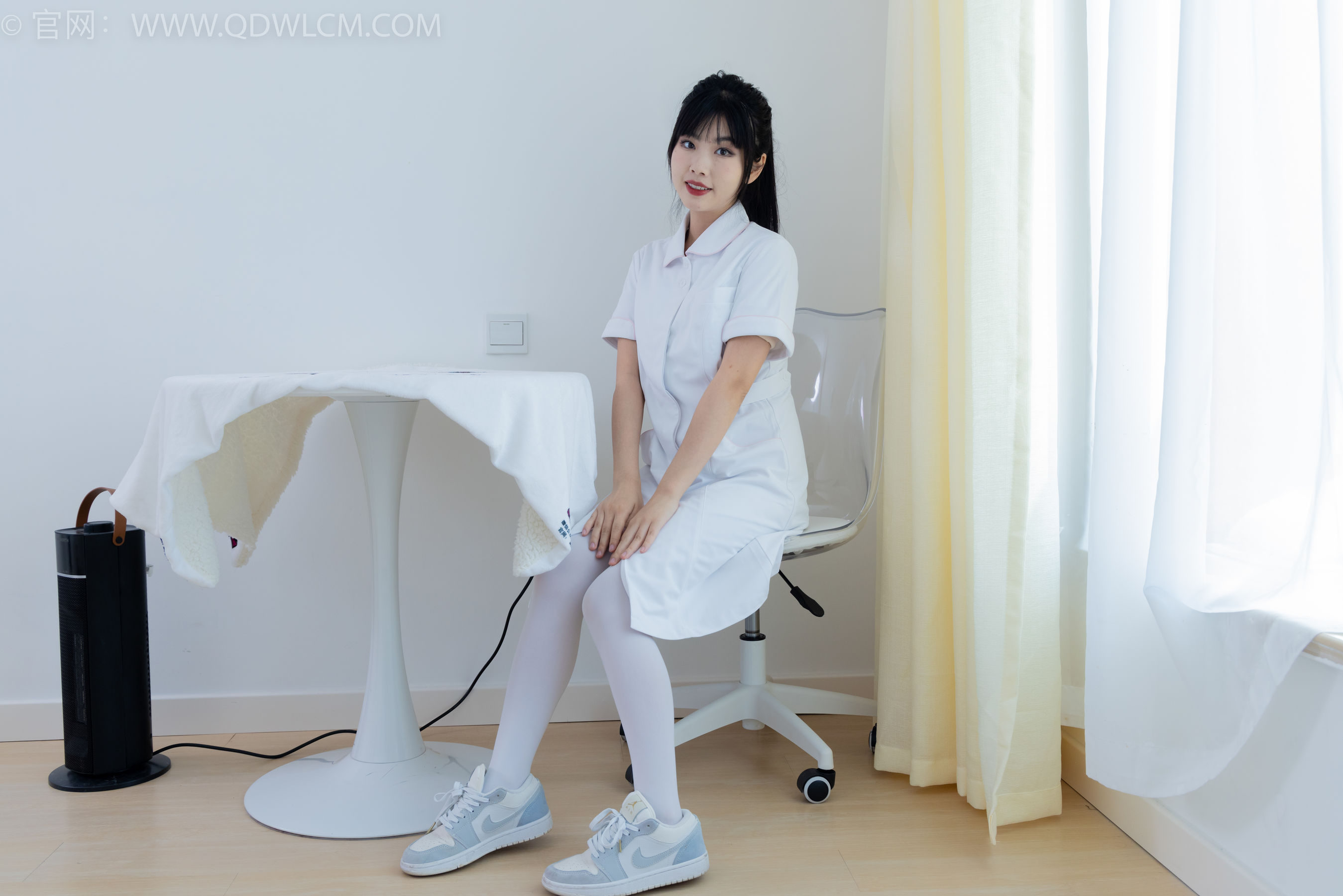 物恋传媒 No.2347 米米 - 板鞋、自然穿脏厚白丝、护士服/(170P)