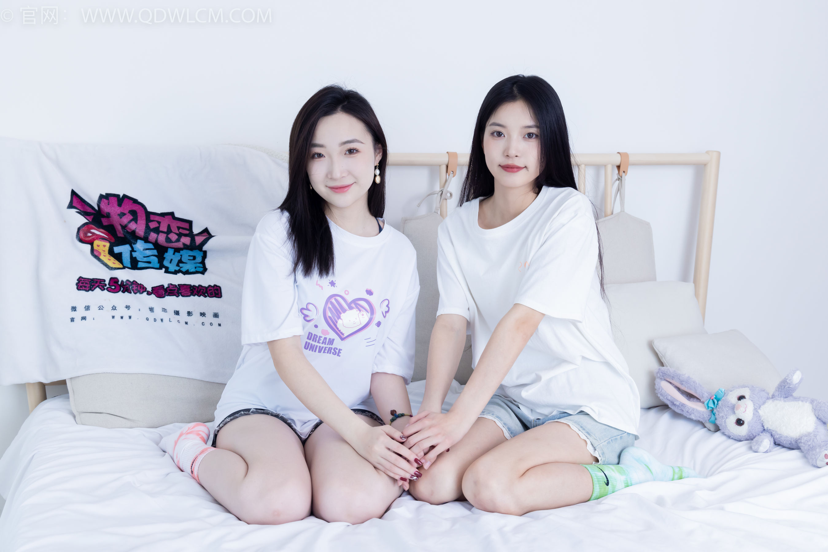 物恋传媒 No.2345 茯苓&恬恬 - 两双板鞋、红棉袜、绿棉袜、裸足/(165P)