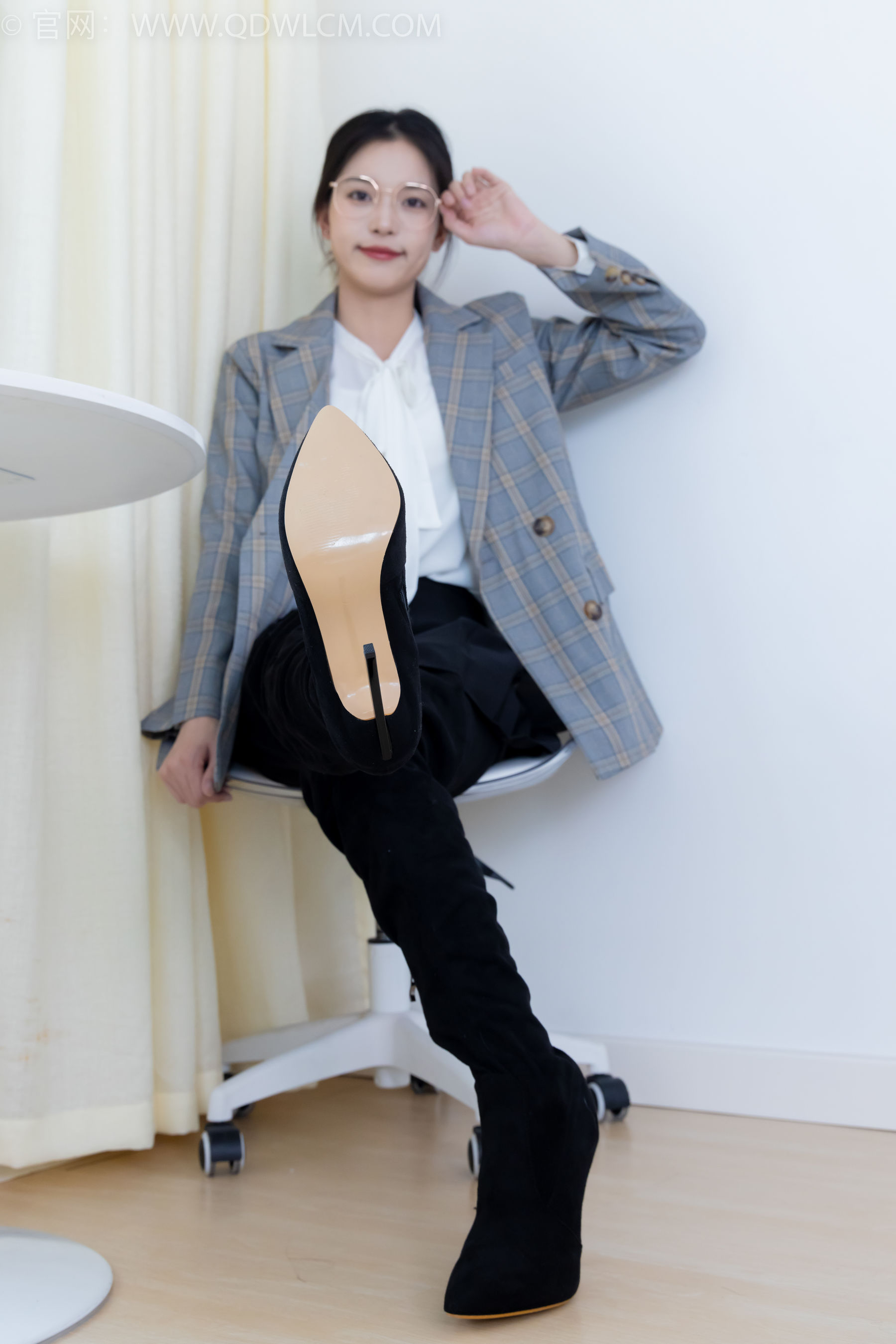 物恋传媒 No.2349 茯苓 - 高跟长靴、高跟凉鞋、厚肉丝、薄黑丝/(175P)