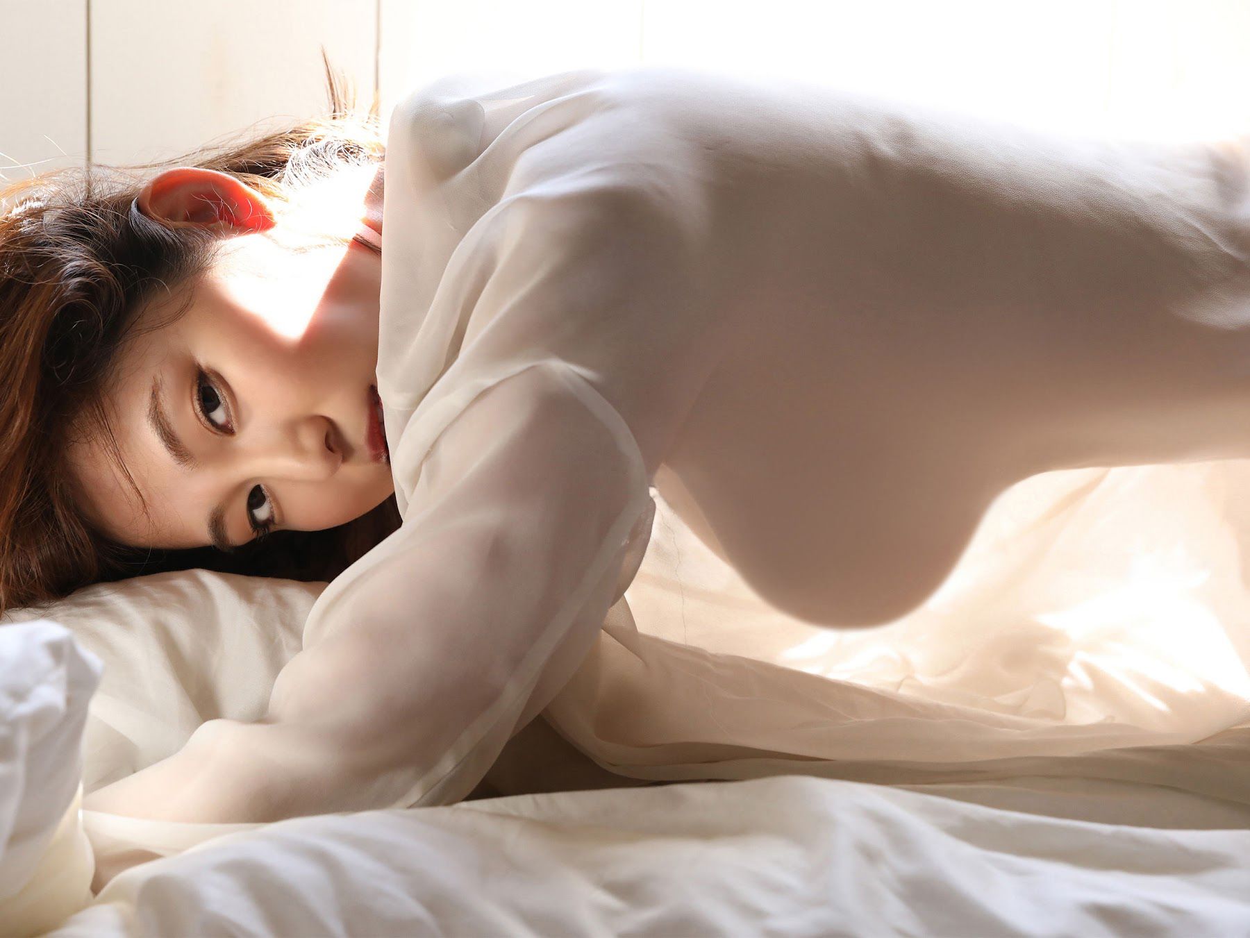 塩地美澄 - 日本一のフェロモン美女アナと官能トリップ/(113P)