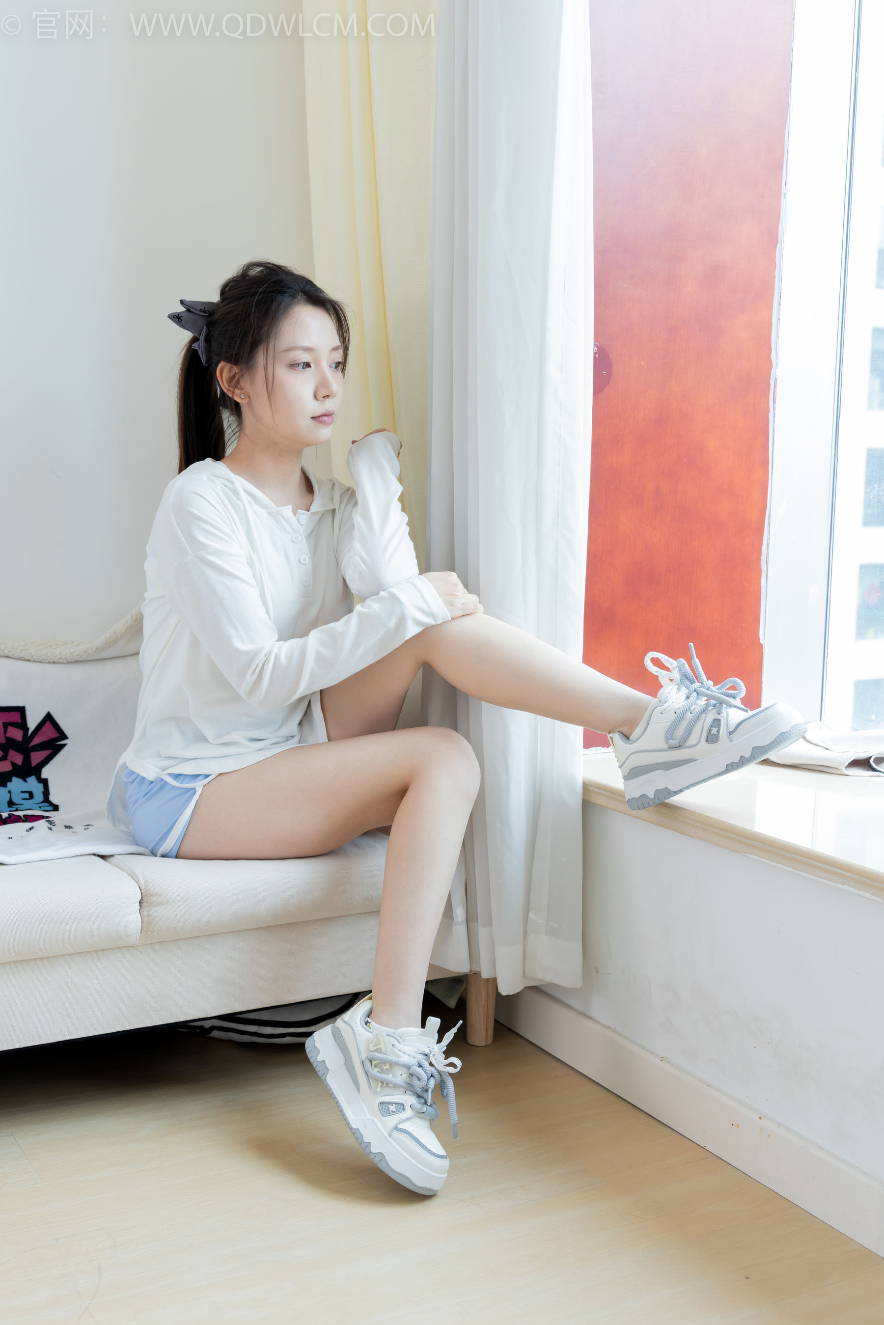 物恋传媒 No.2348 小曦 - 板鞋、白棉袜、裸足/(155P)