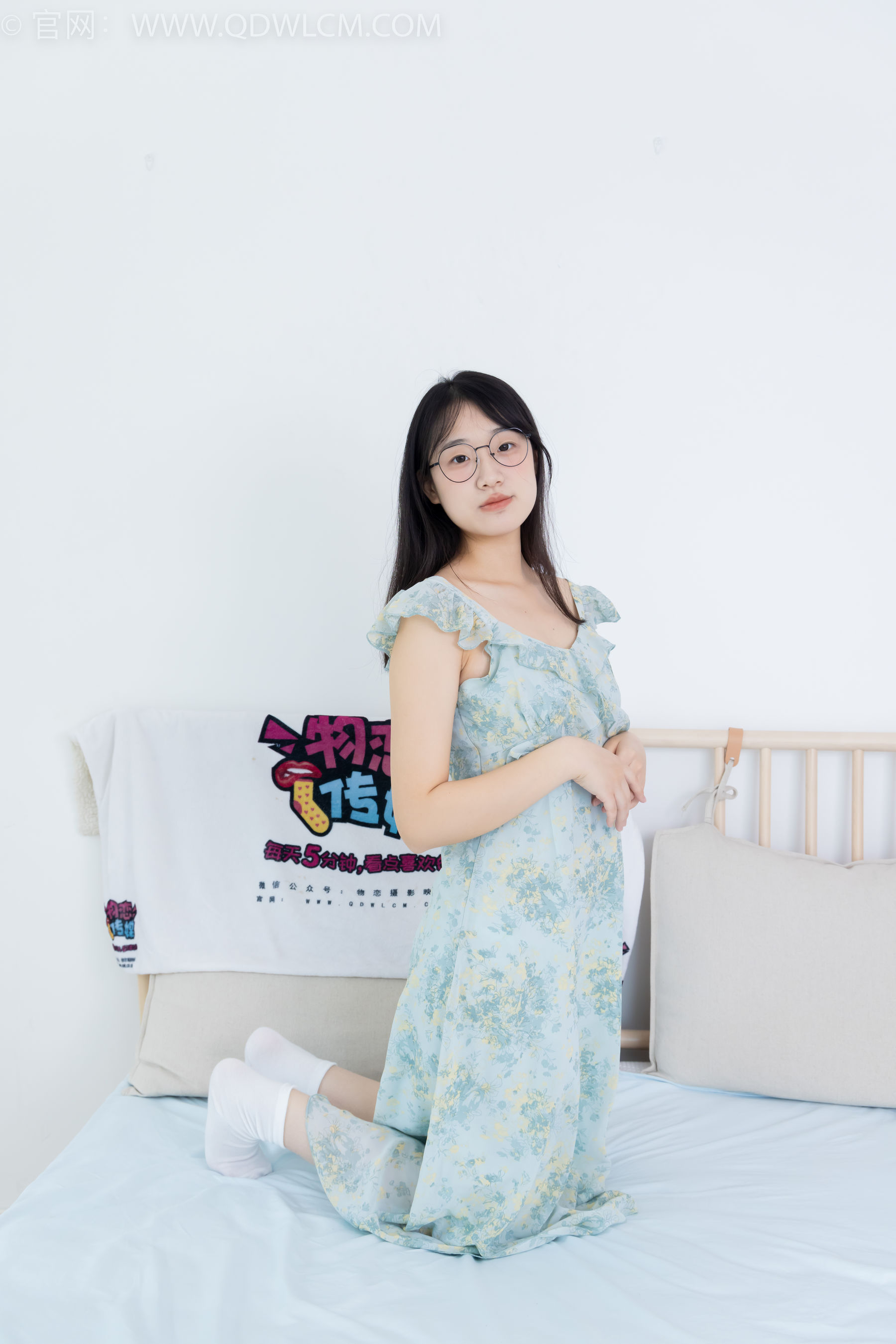 物恋传媒 No.2350 小椿 - 高跟鞋、白棉袜、裸足/(150P)