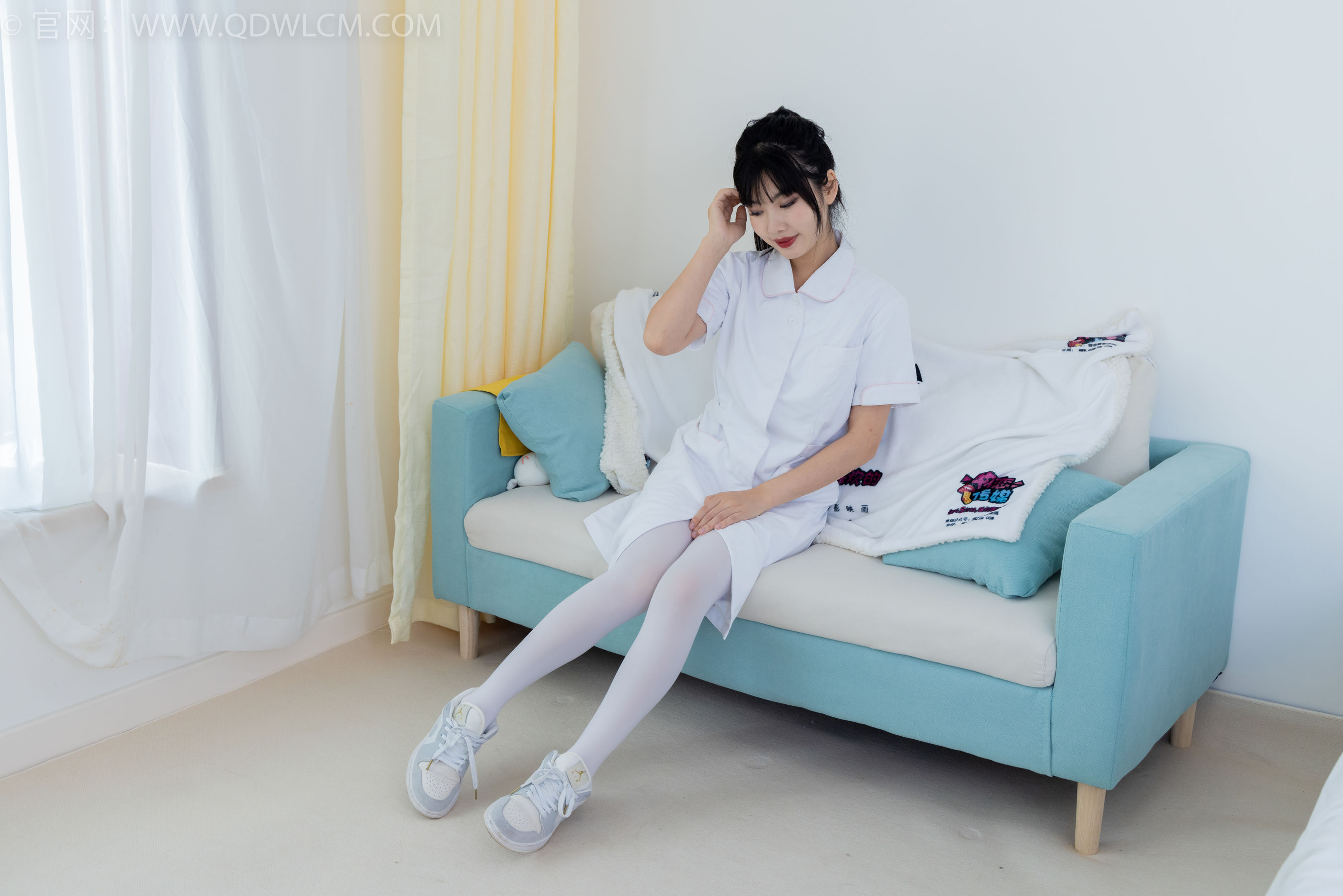 物恋传媒 No.2347 米米 - 板鞋、自然穿脏厚白丝、护士服/(170P)