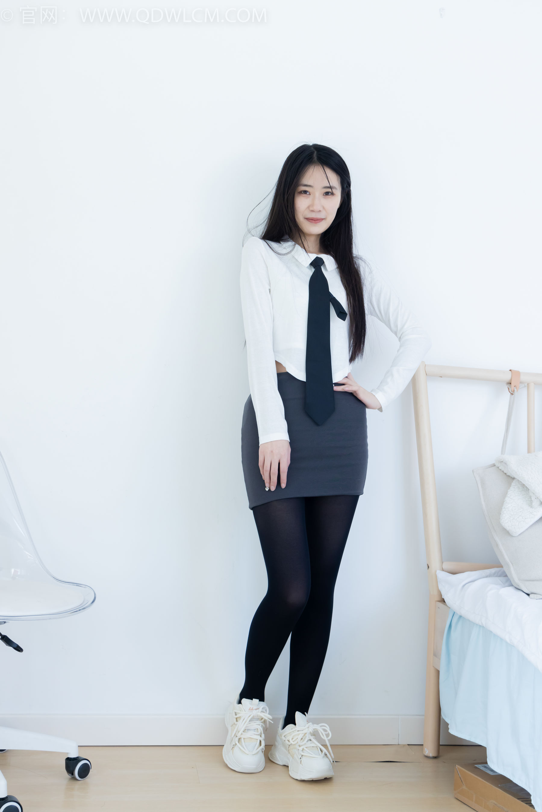 物恋传媒 No.2346 菜菜 - 运动鞋、厚黑丝、裸足/(167P)