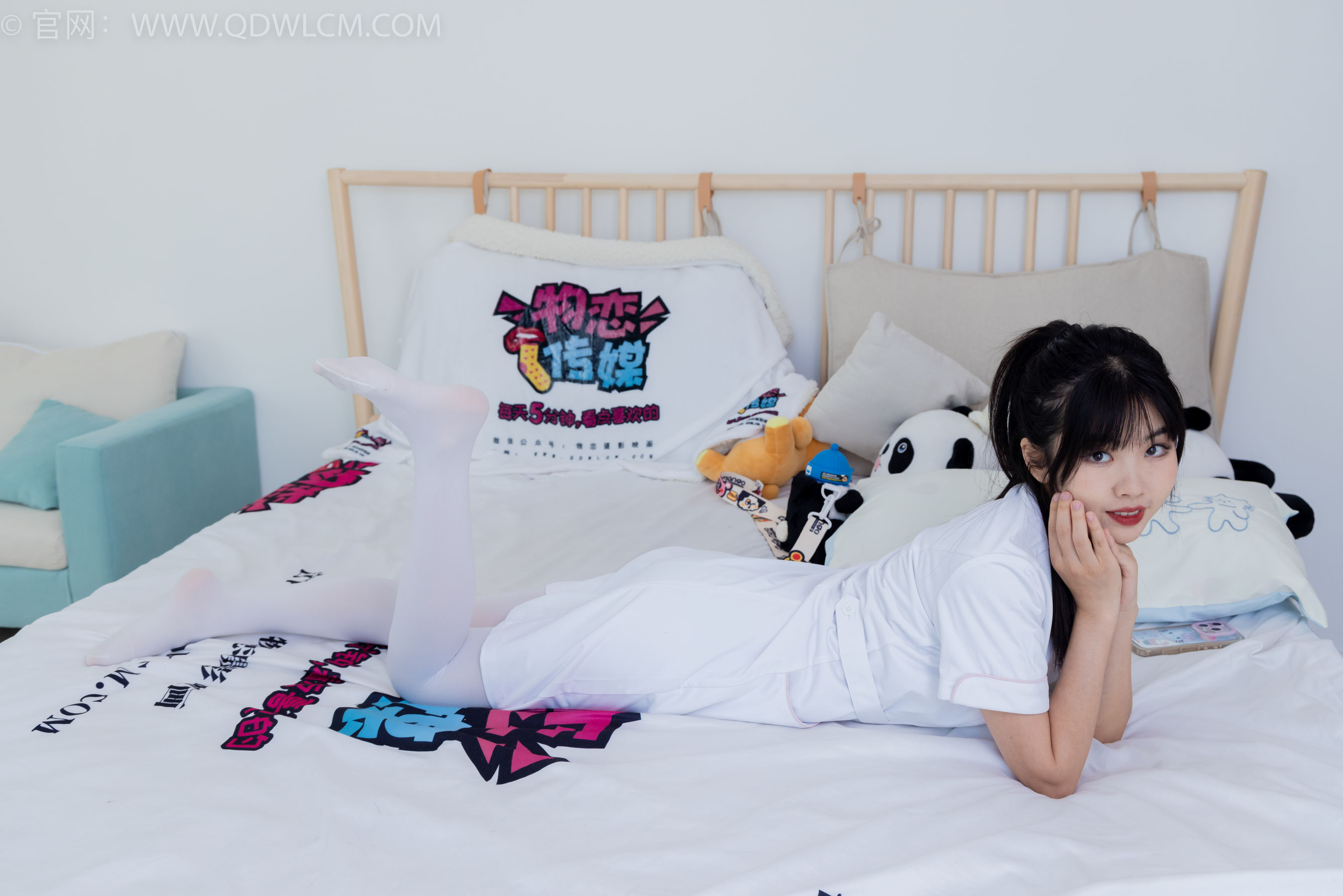 物恋传媒 No.2347 米米 - 板鞋、自然穿脏厚白丝、护士服/(170P)