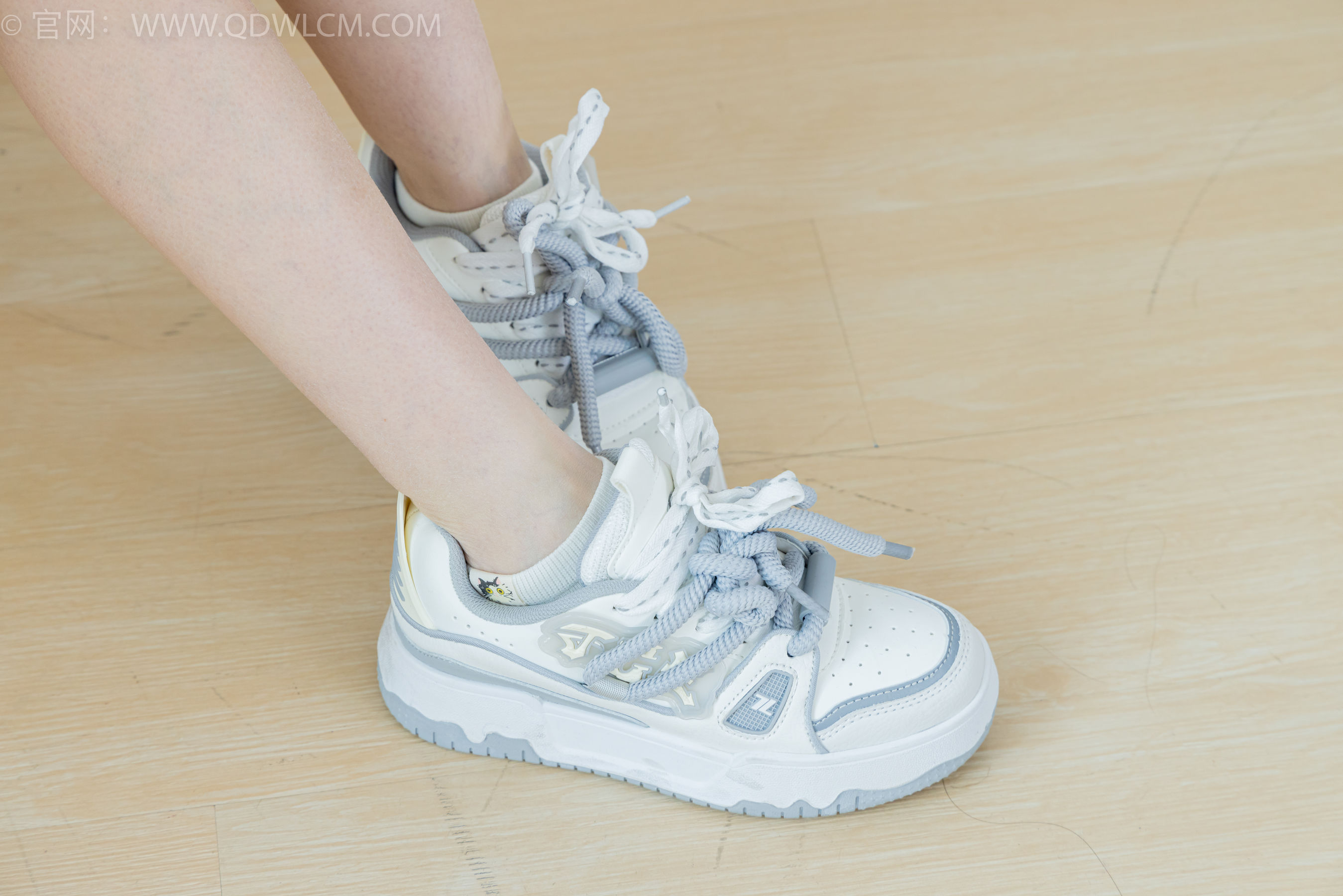 物恋传媒 No.2348 小曦 - 板鞋、白棉袜、裸足/(155P)