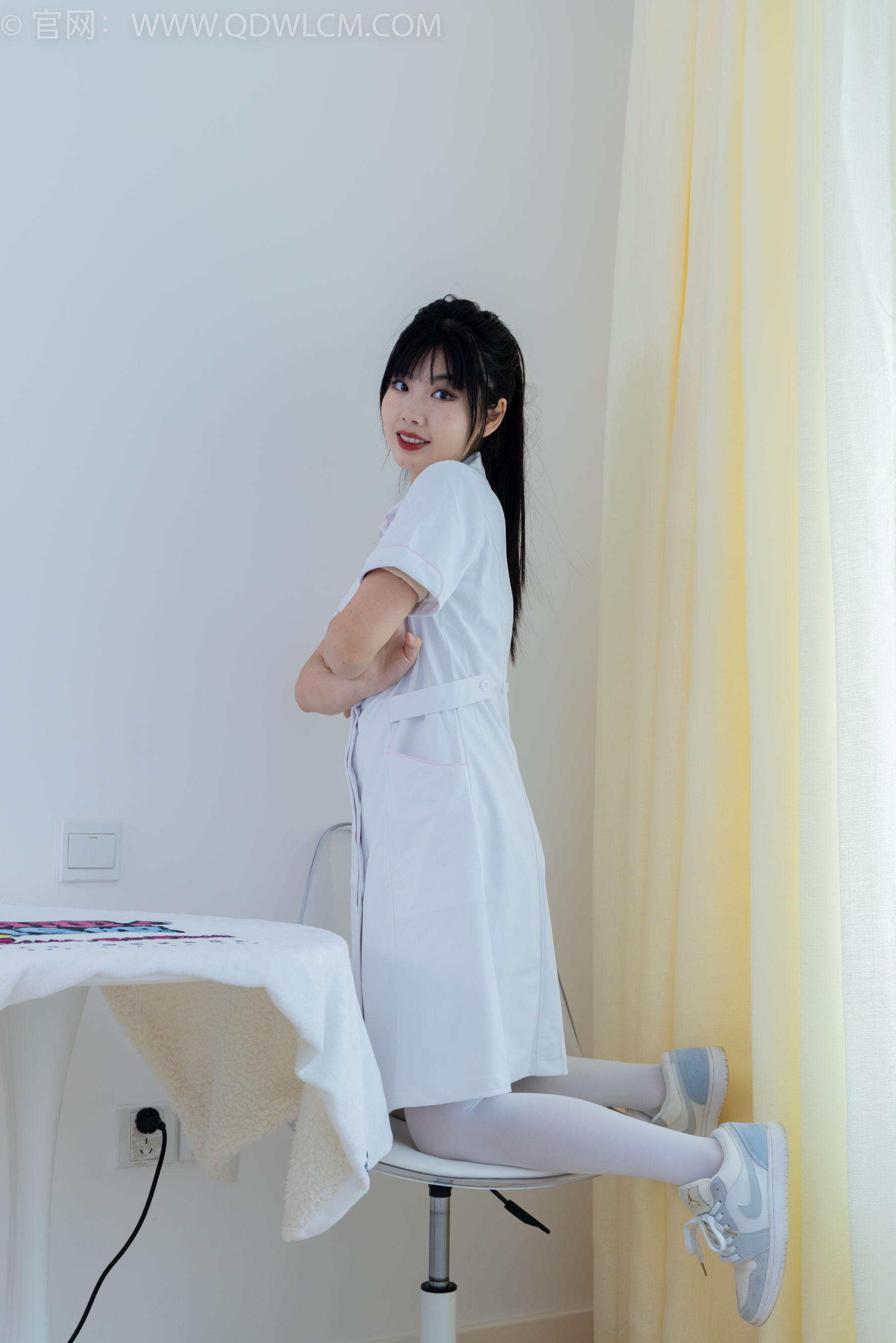 物恋传媒 No.2347 米米 - 板鞋、自然穿脏厚白丝、护士服/(170P)