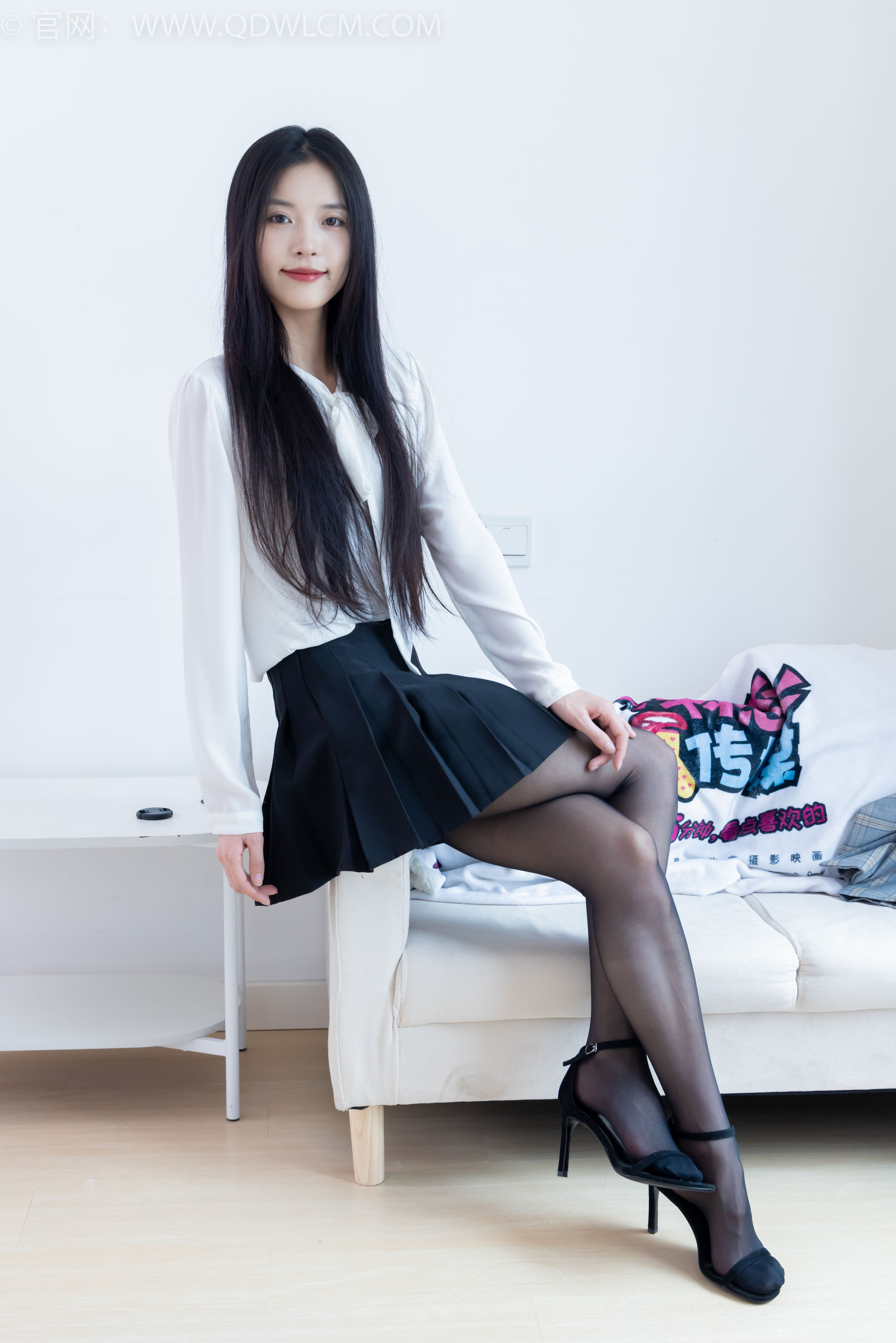 物恋传媒 No.2349 茯苓 - 高跟长靴、高跟凉鞋、厚肉丝、薄黑丝/(175P)