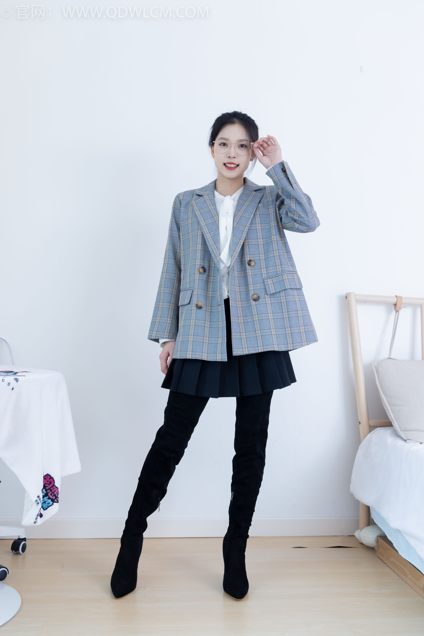 物恋传媒 No.2349 茯苓 - 高跟长靴、高跟凉鞋、厚肉丝、薄黑丝/(175P)