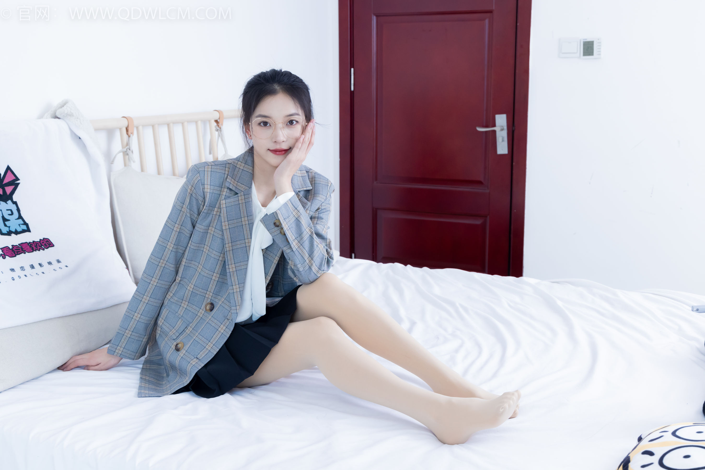 物恋传媒 No.2349 茯苓 - 高跟长靴、高跟凉鞋、厚肉丝、薄黑丝/(175P)