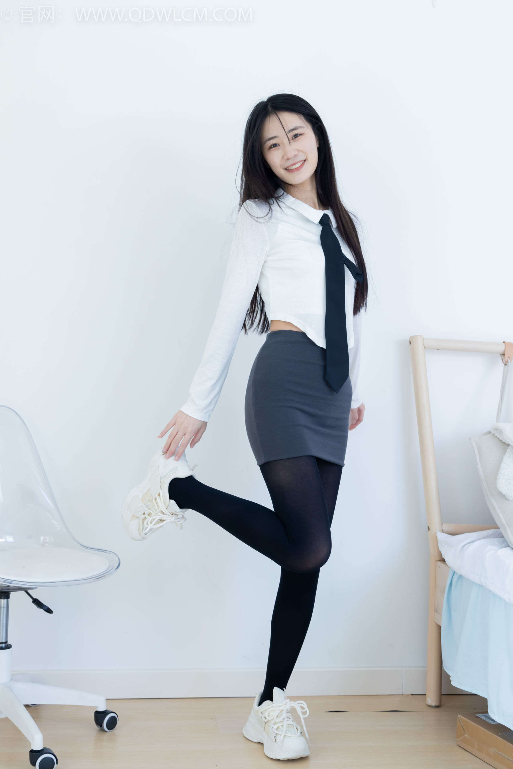 物恋传媒 No.2346 菜菜 - 运动鞋、厚黑丝、裸足/(167P)