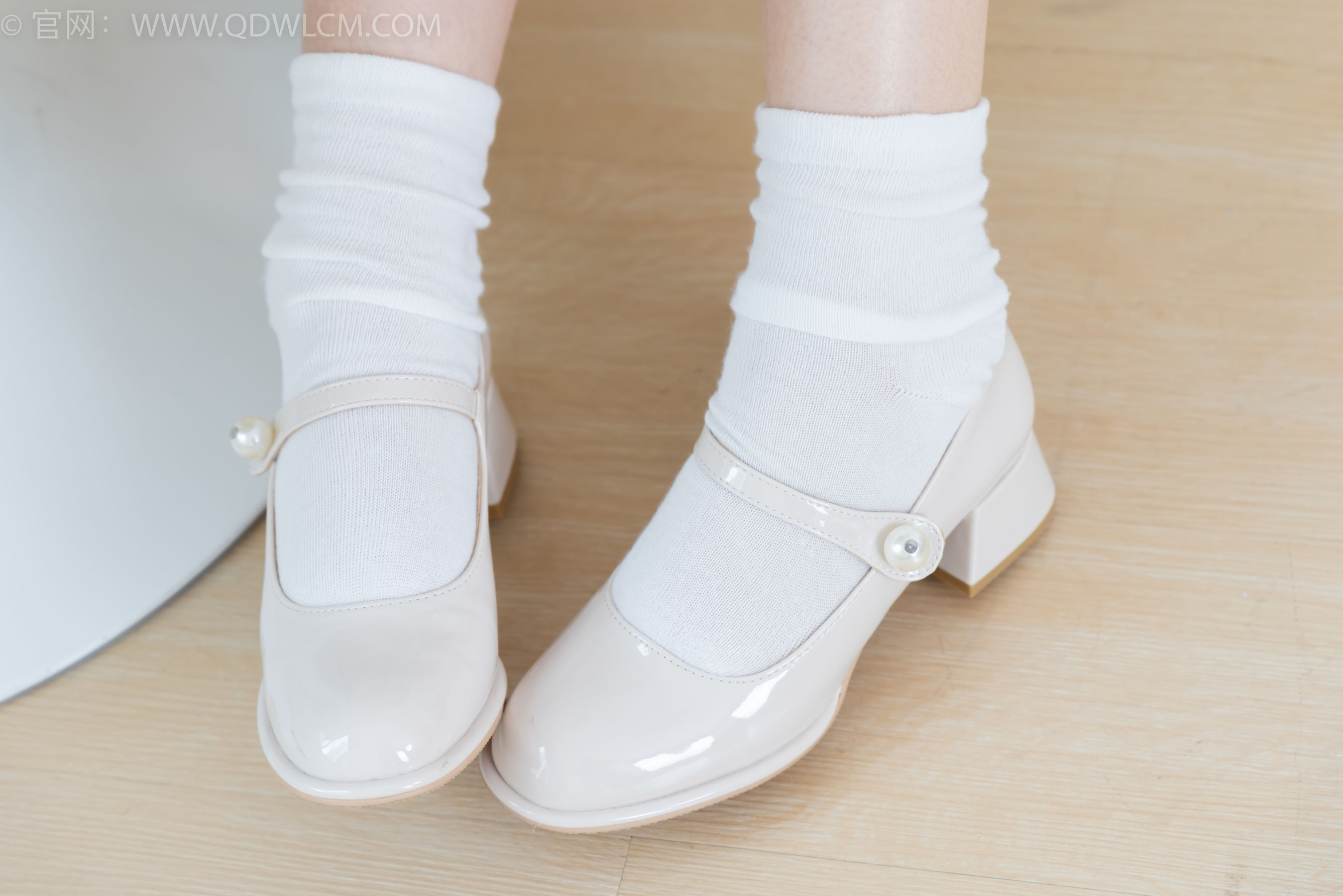 物恋传媒 No.2350 小椿 - 高跟鞋、白棉袜、裸足/(150P)