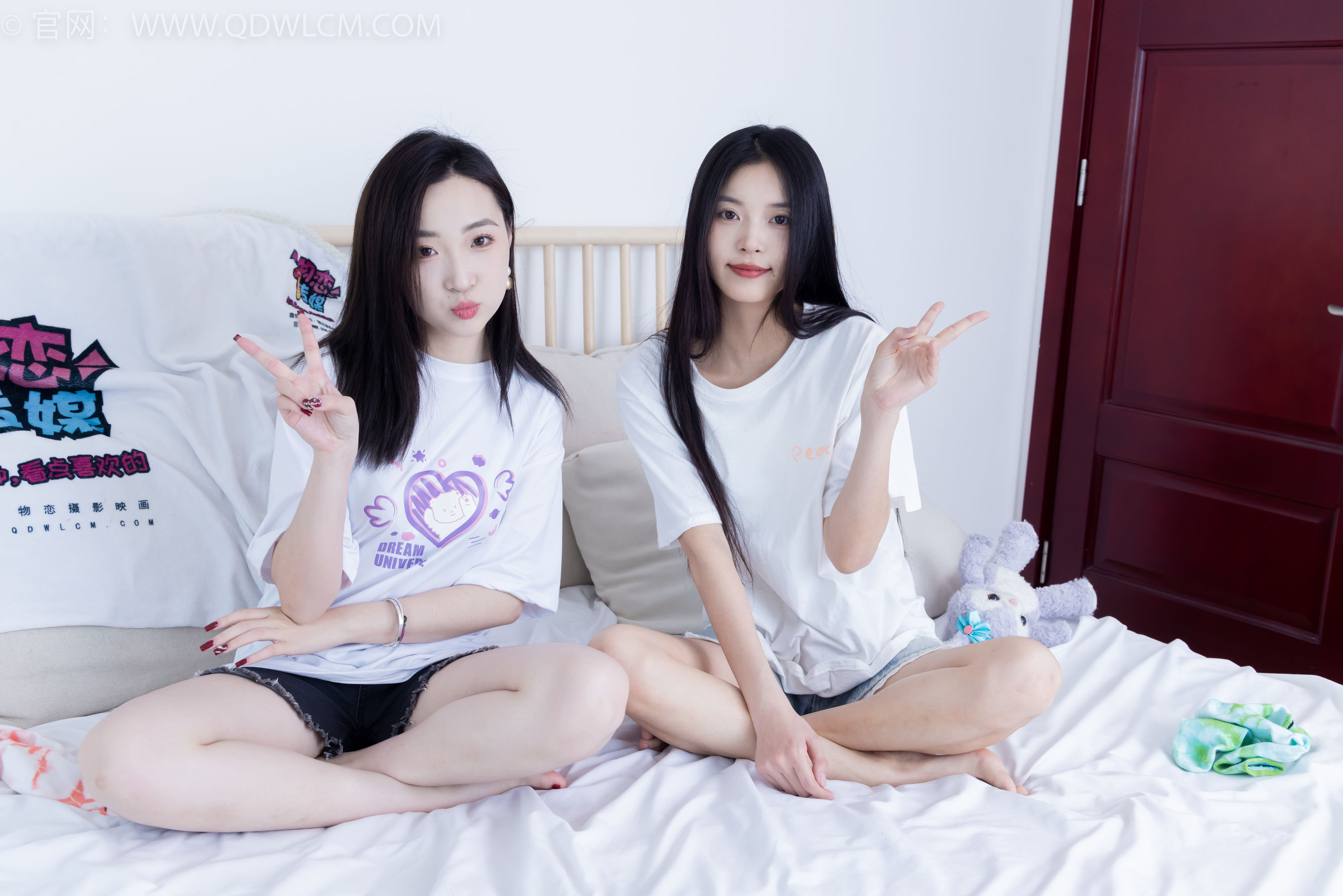 物恋传媒 No.2345 茯苓&恬恬 - 两双板鞋、红棉袜、绿棉袜、裸足/(165P)