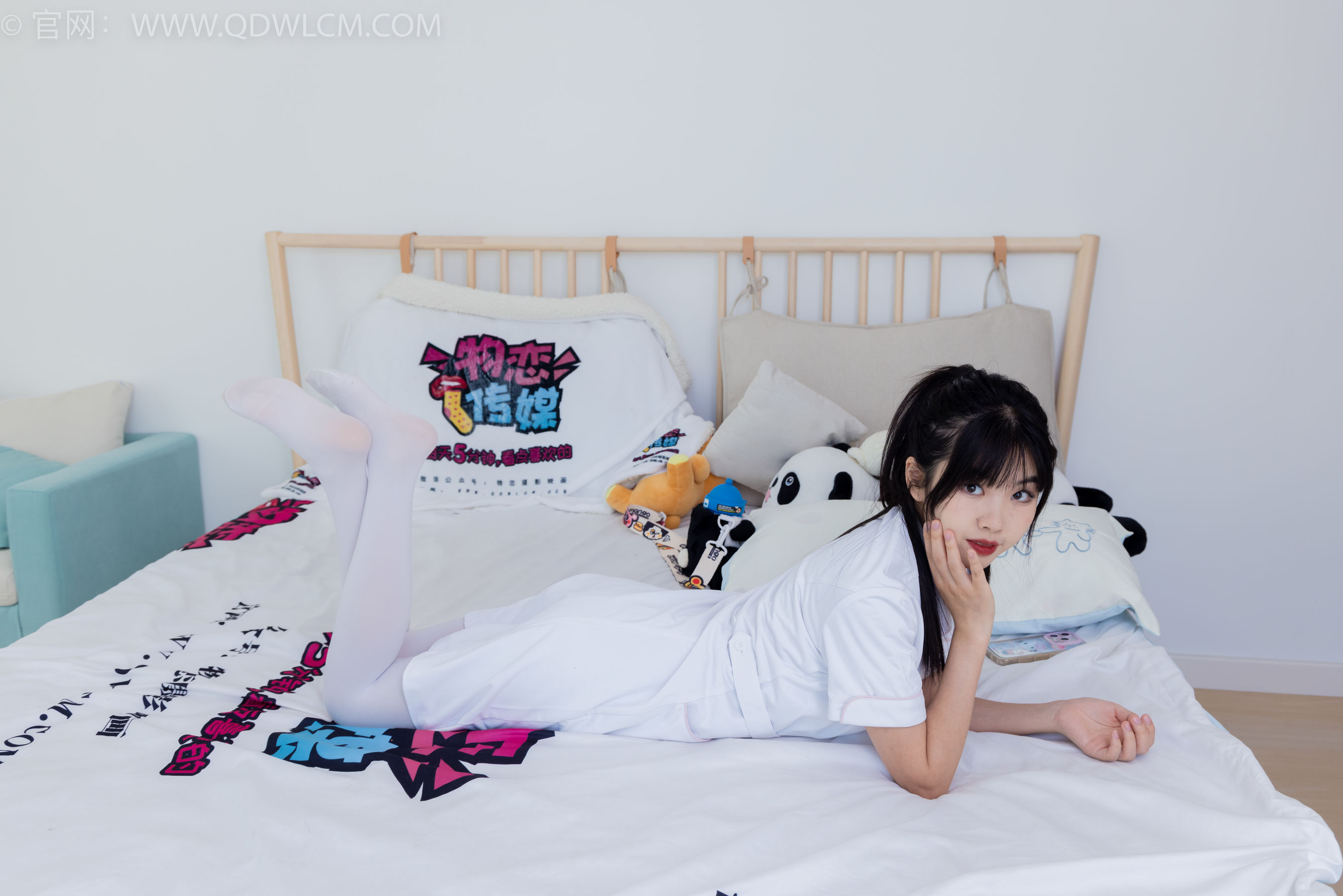 物恋传媒 No.2347 米米 - 板鞋、自然穿脏厚白丝、护士服/(170P)