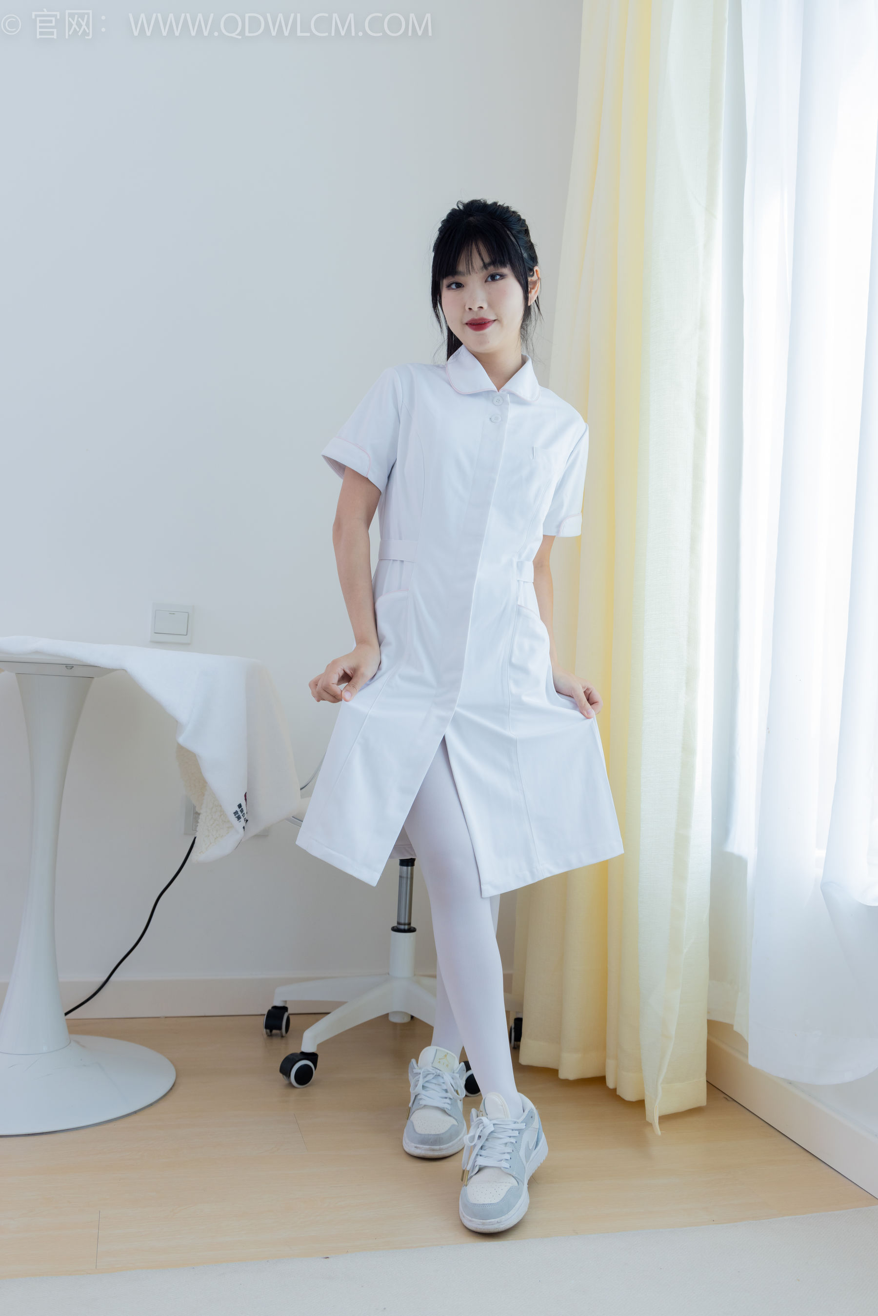 物恋传媒 No.2347 米米 - 板鞋、自然穿脏厚白丝、护士服/(170P)