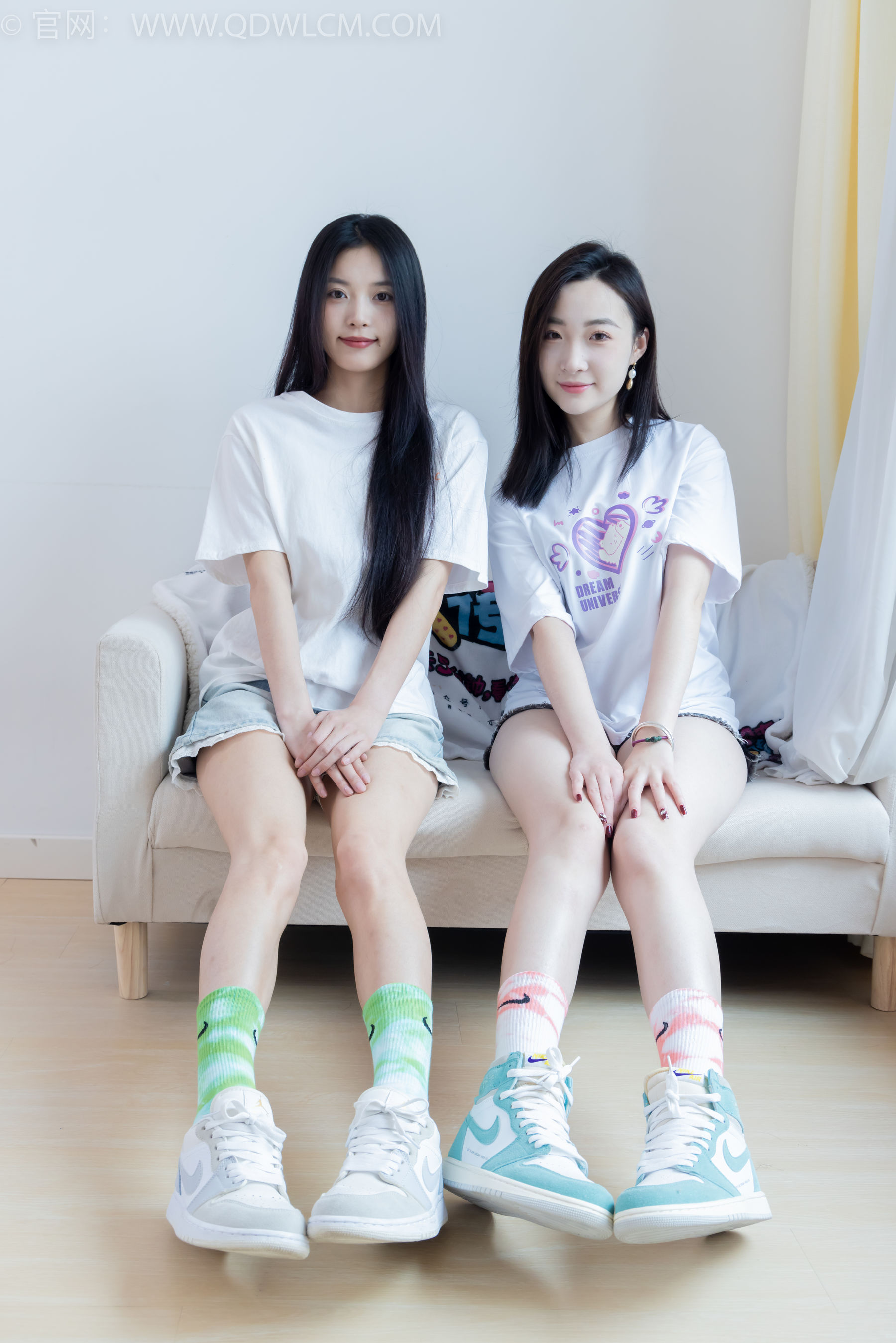 物恋传媒 No.2345 茯苓&恬恬 - 两双板鞋、红棉袜、绿棉袜、裸足/(165P)