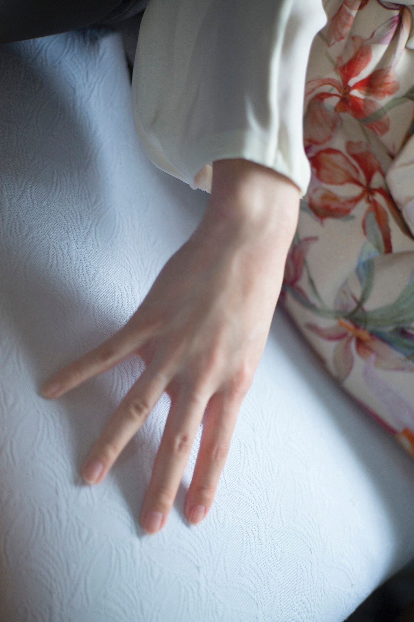 塩地美澄 - 日本一SEXYな美女アナと温泉旅/(88P)