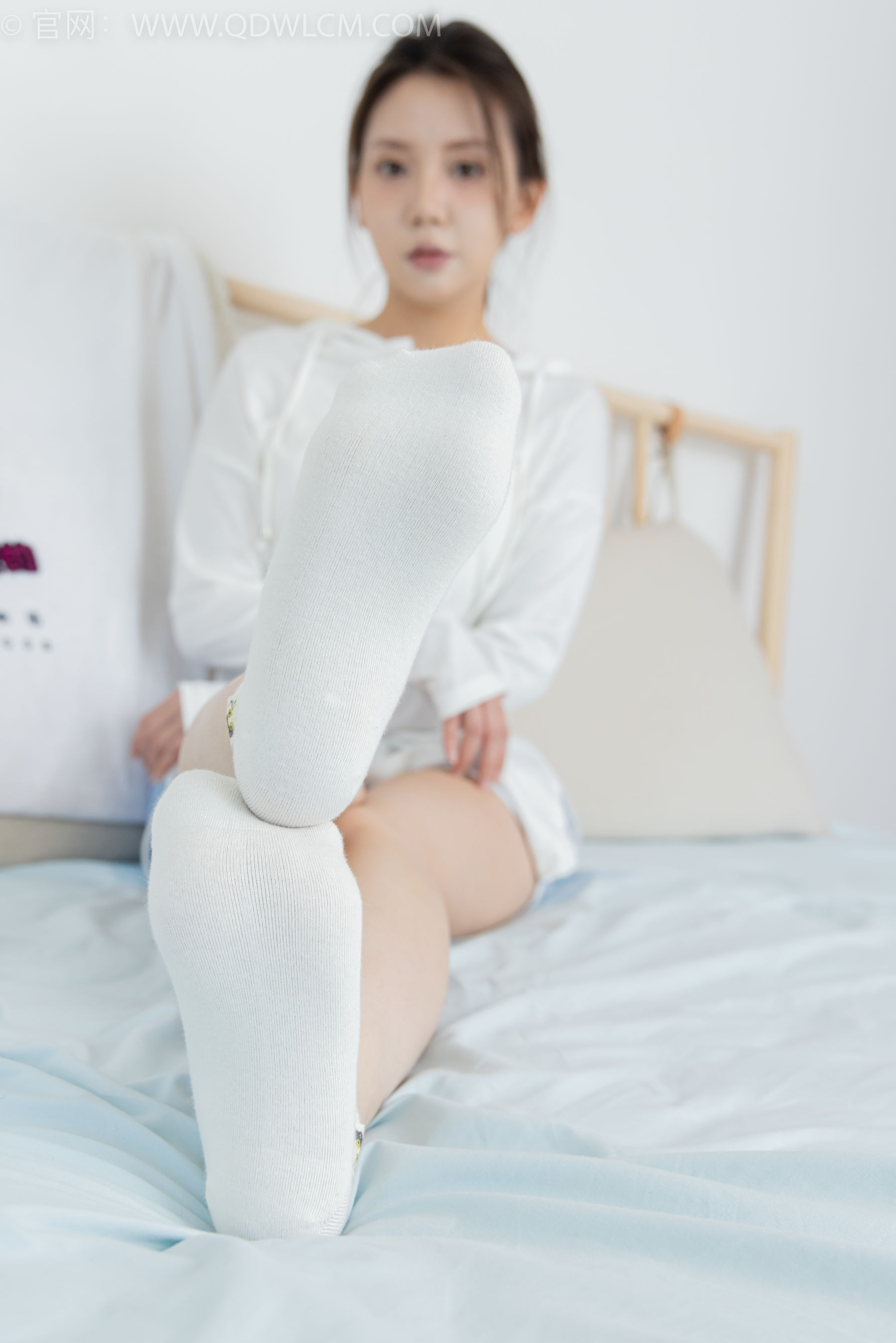 物恋传媒 No.2348 小曦 - 板鞋、白棉袜、裸足/(155P)