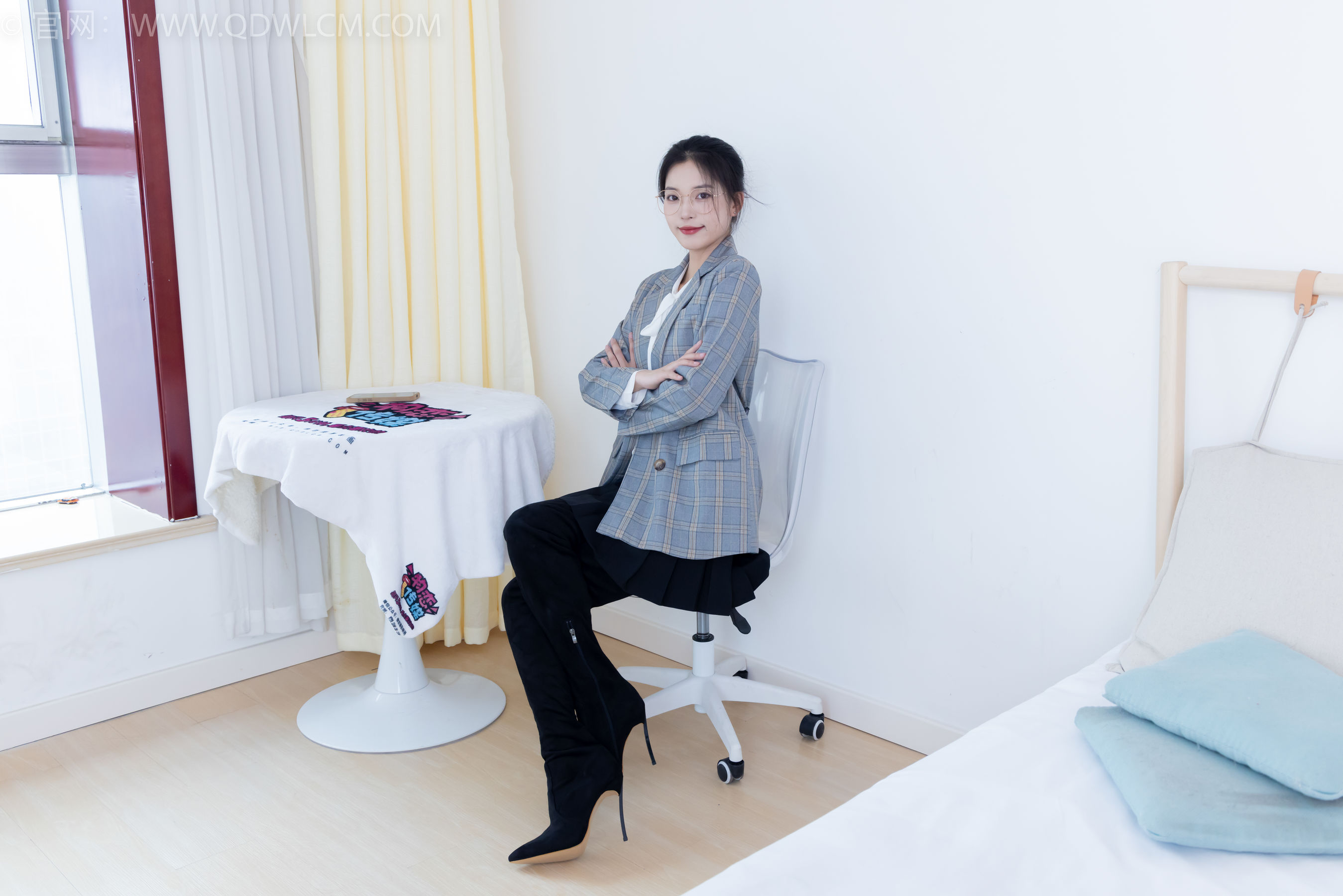 物恋传媒 No.2349 茯苓 - 高跟长靴、高跟凉鞋、厚肉丝、薄黑丝/(175P)