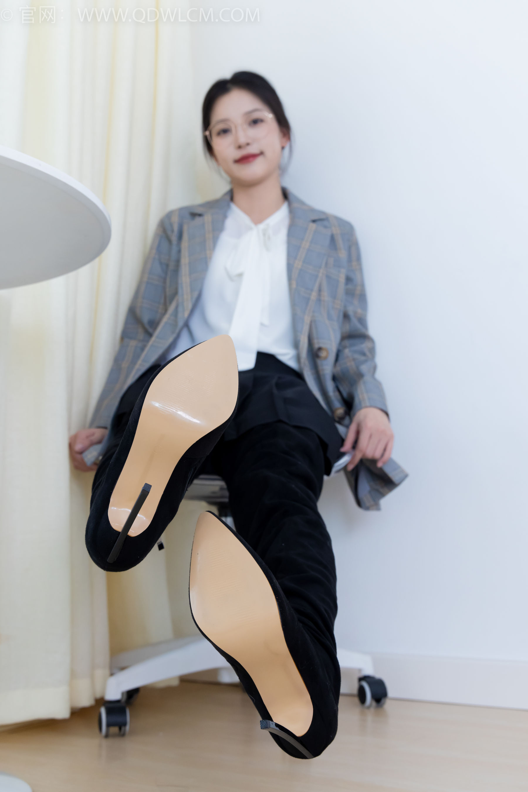 物恋传媒 No.2349 茯苓 - 高跟长靴、高跟凉鞋、厚肉丝、薄黑丝/(175P)