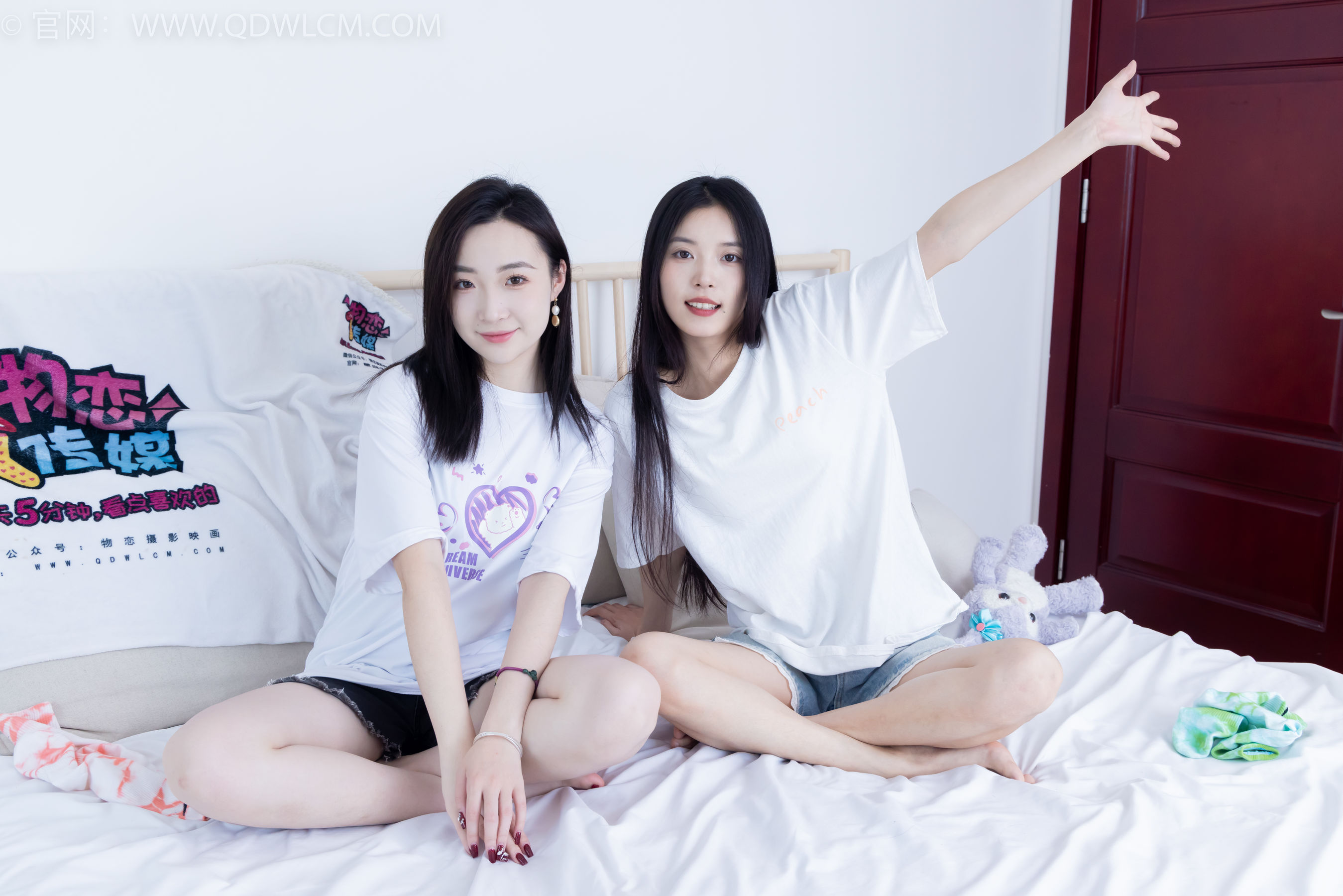 物恋传媒 No.2345 茯苓&恬恬 - 两双板鞋、红棉袜、绿棉袜、裸足/(165P)