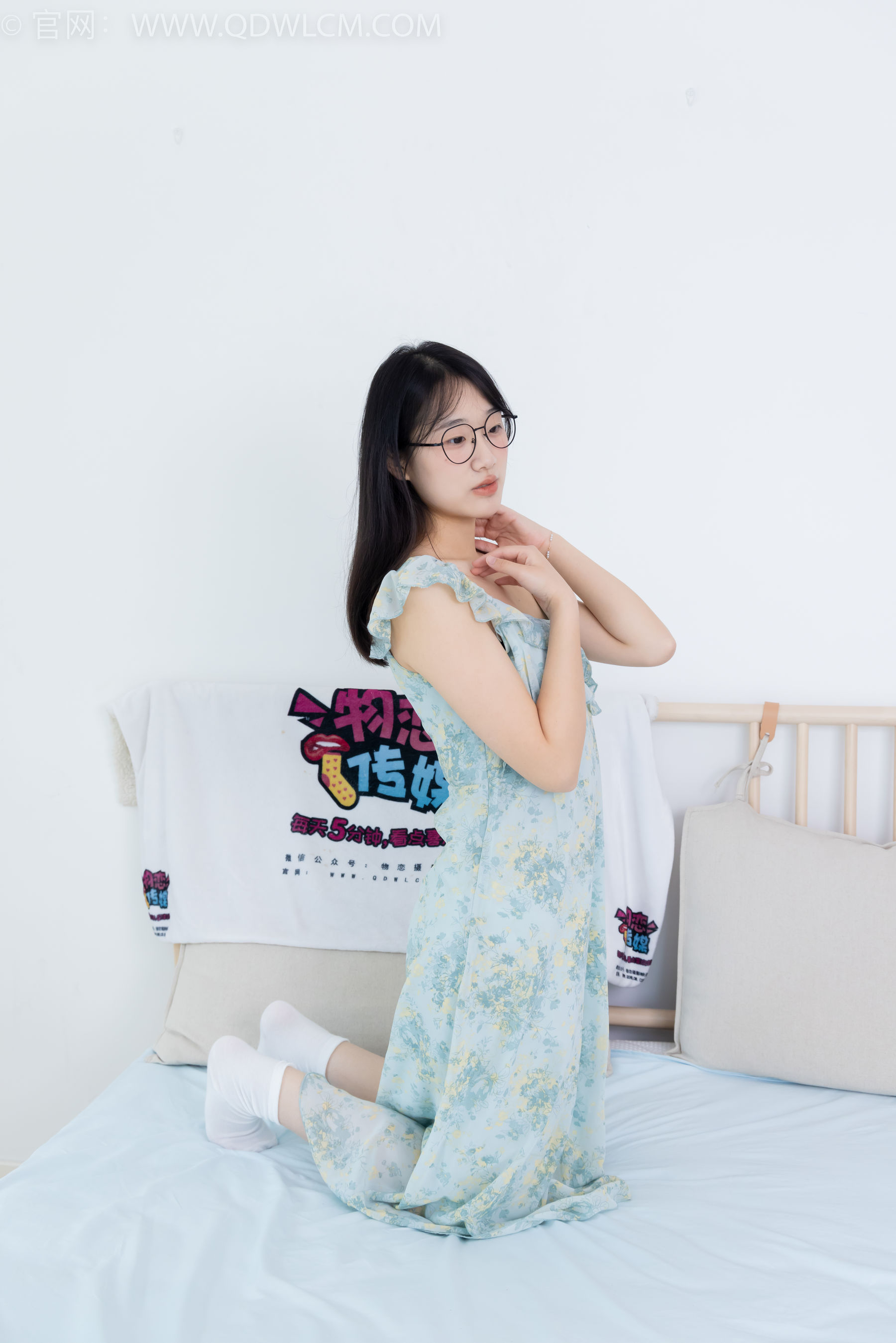 物恋传媒 No.2350 小椿 - 高跟鞋、白棉袜、裸足/(150P)