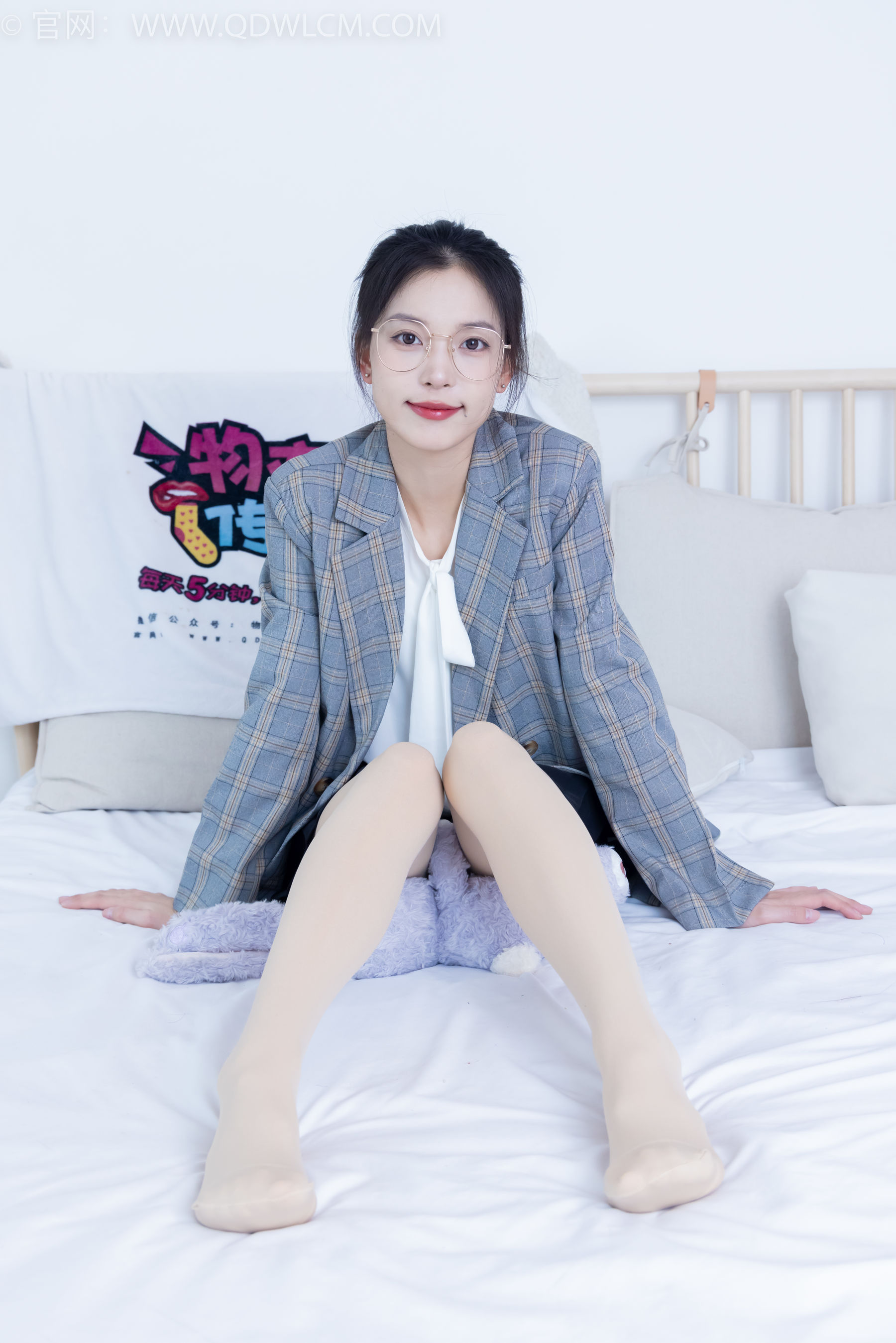 物恋传媒 No.2349 茯苓 - 高跟长靴、高跟凉鞋、厚肉丝、薄黑丝/(175P)