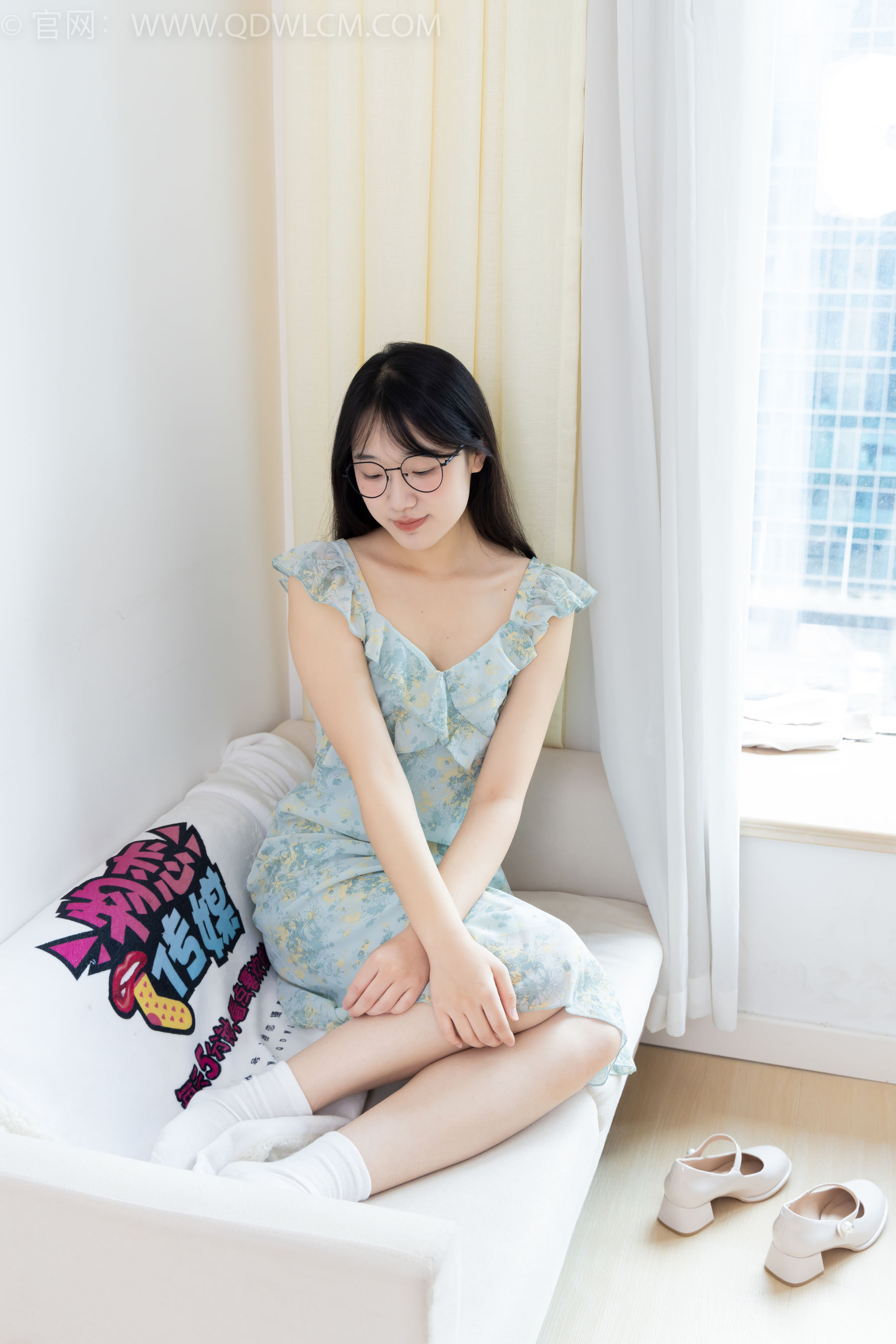 物恋传媒 No.2350 小椿 - 高跟鞋、白棉袜、裸足/(150P)