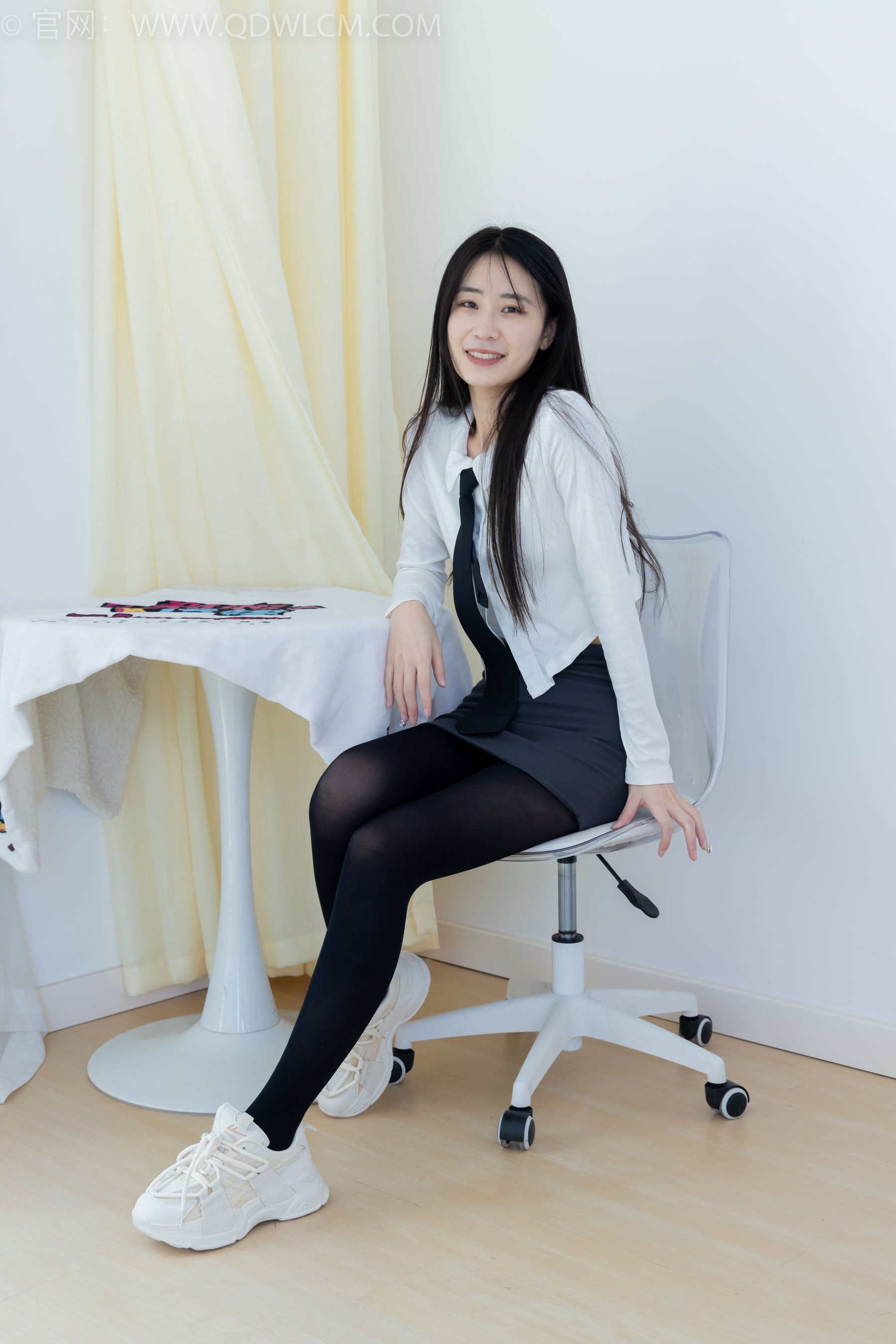 物恋传媒 No.2346 菜菜 - 运动鞋、厚黑丝、裸足/(167P)