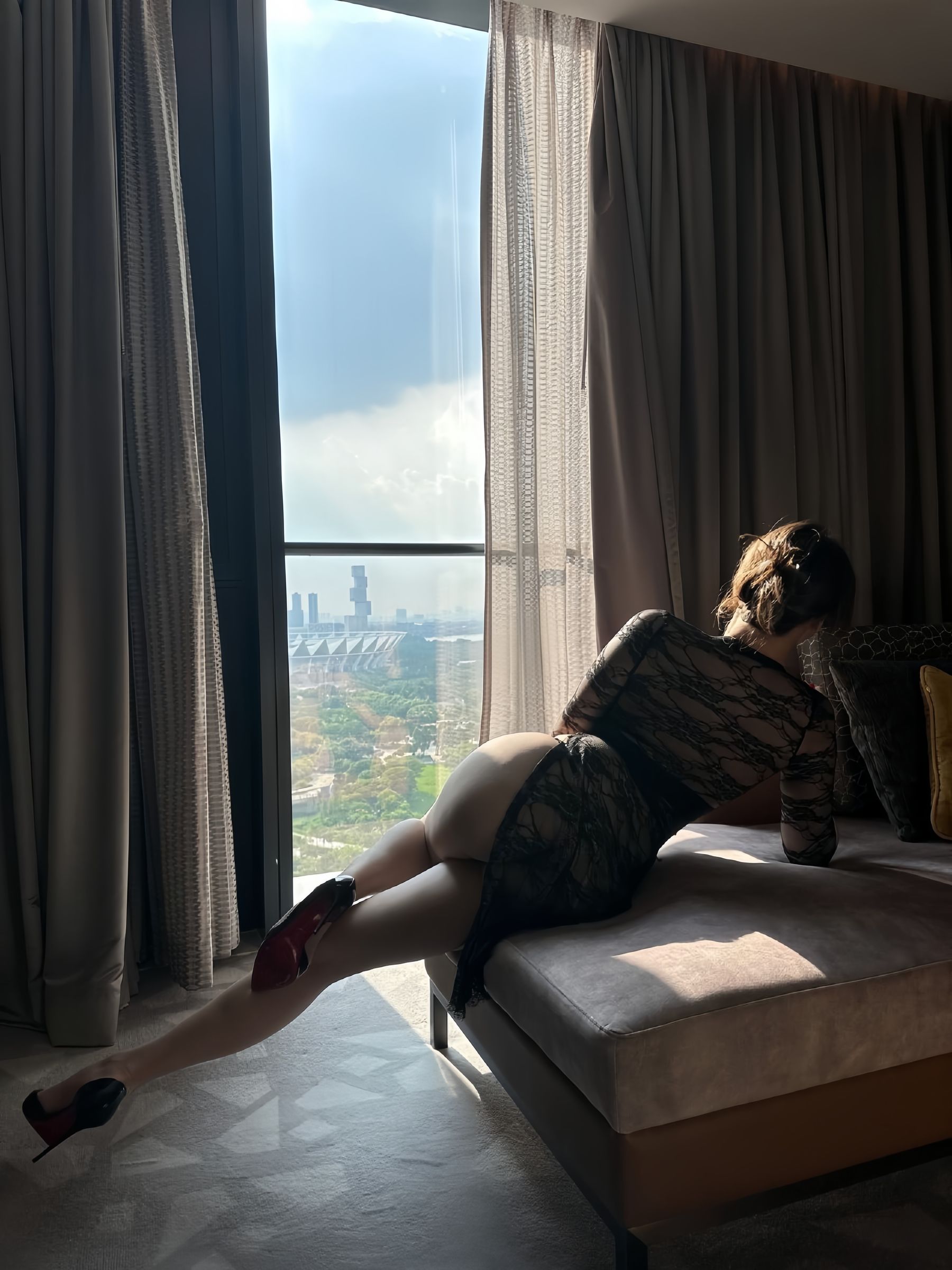 可可西yyy - 黑丝透视情趣睡袍/(44P)