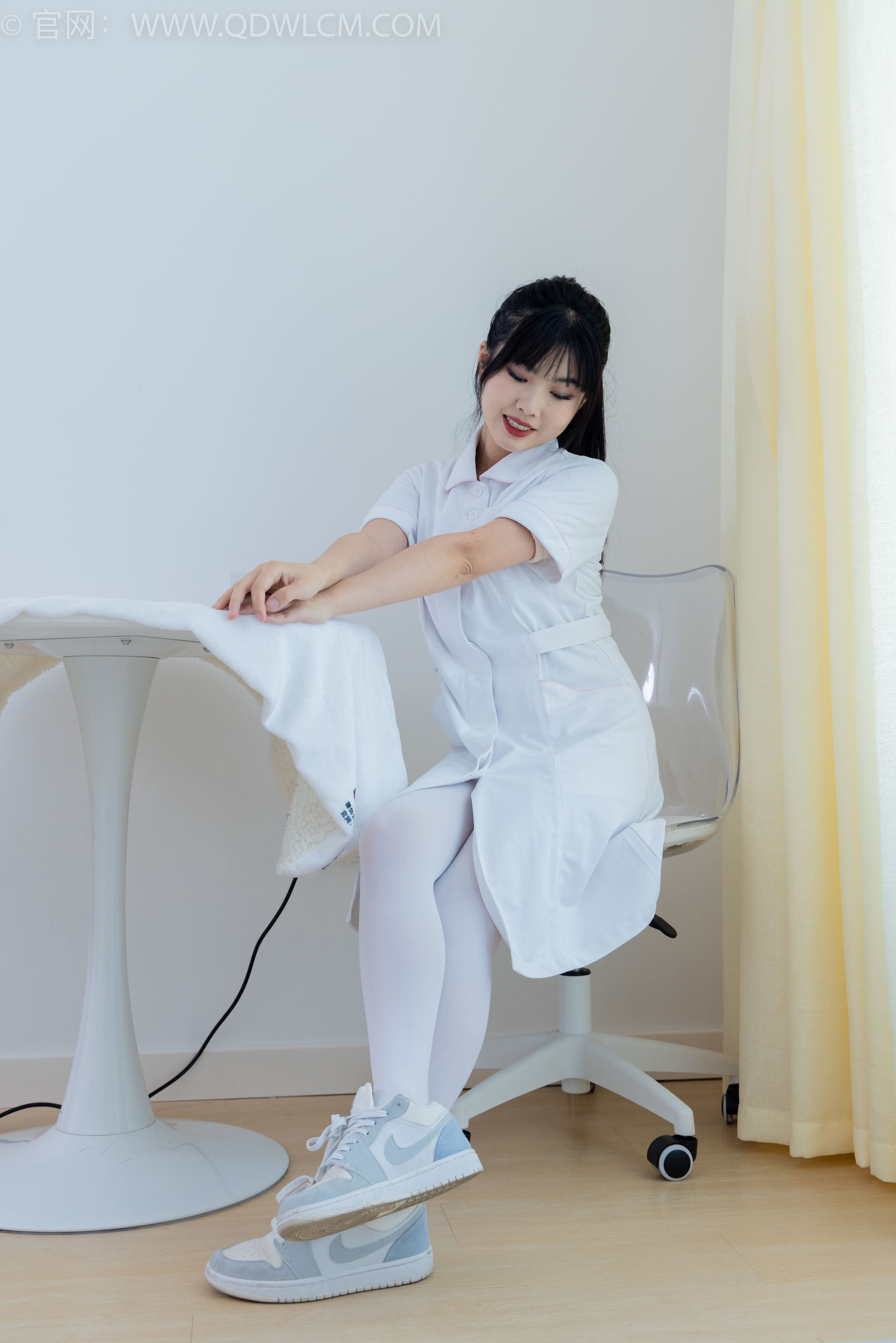 物恋传媒 No.2347 米米 - 板鞋、自然穿脏厚白丝、护士服/(170P)