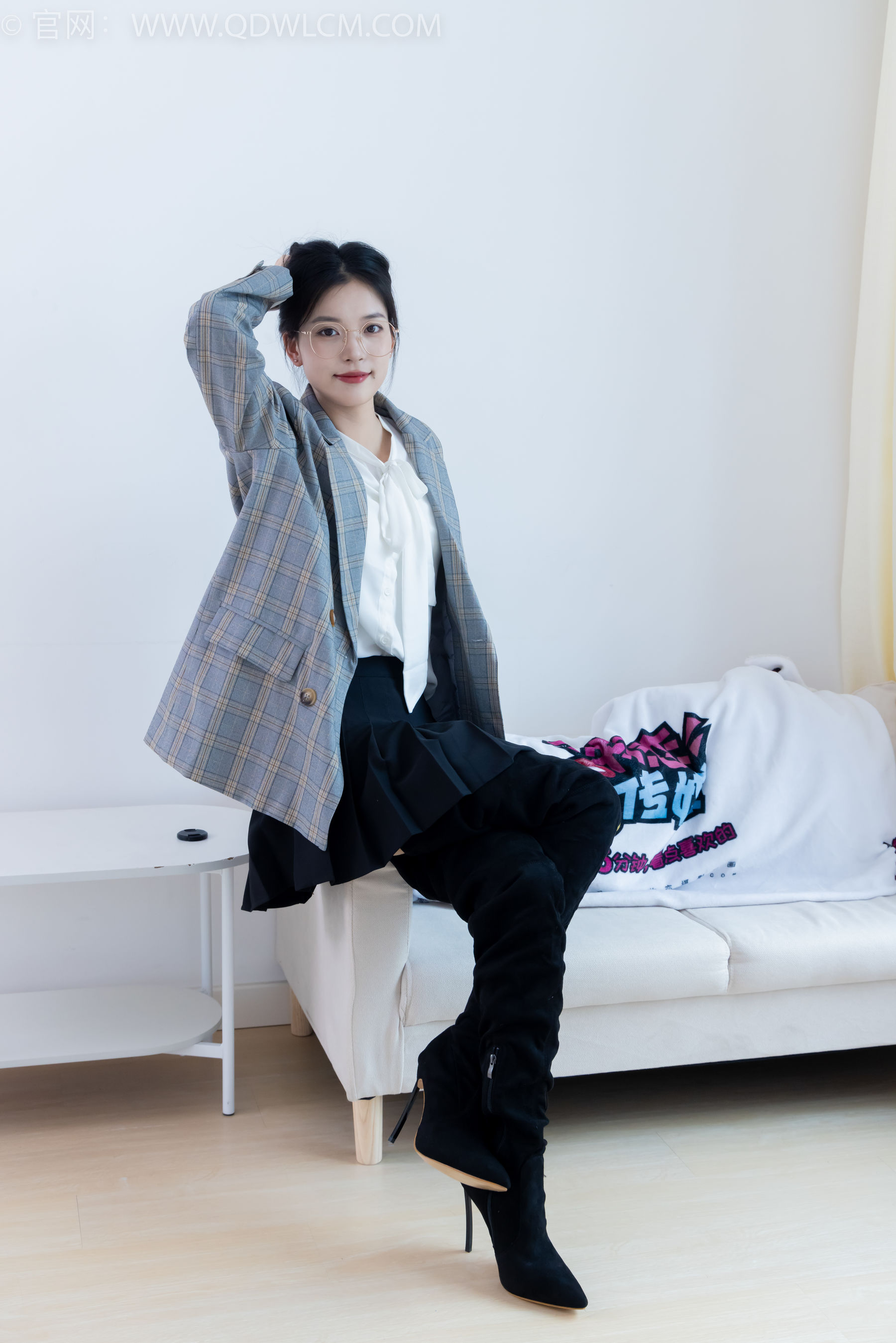 物恋传媒 No.2349 茯苓 - 高跟长靴、高跟凉鞋、厚肉丝、薄黑丝/(175P)